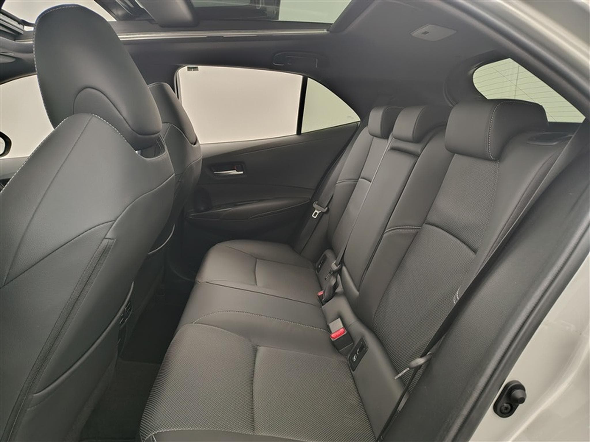 Toyota Corolla 1.8 Hybrid DCT Premium CARPLAY / CAMERA / ALU / PDC (2024) - Foto 13