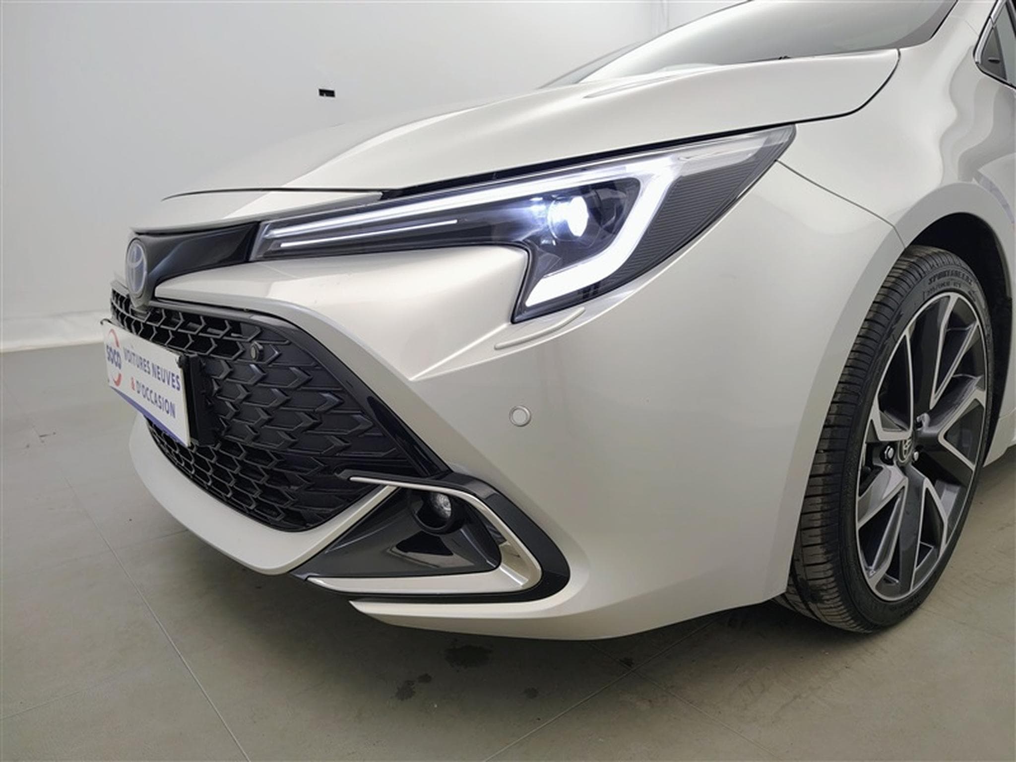Toyota Corolla 1.8 Hybrid DCT Premium CARPLAY / CAMERA / ALU / PDC (2024) - Foto 15