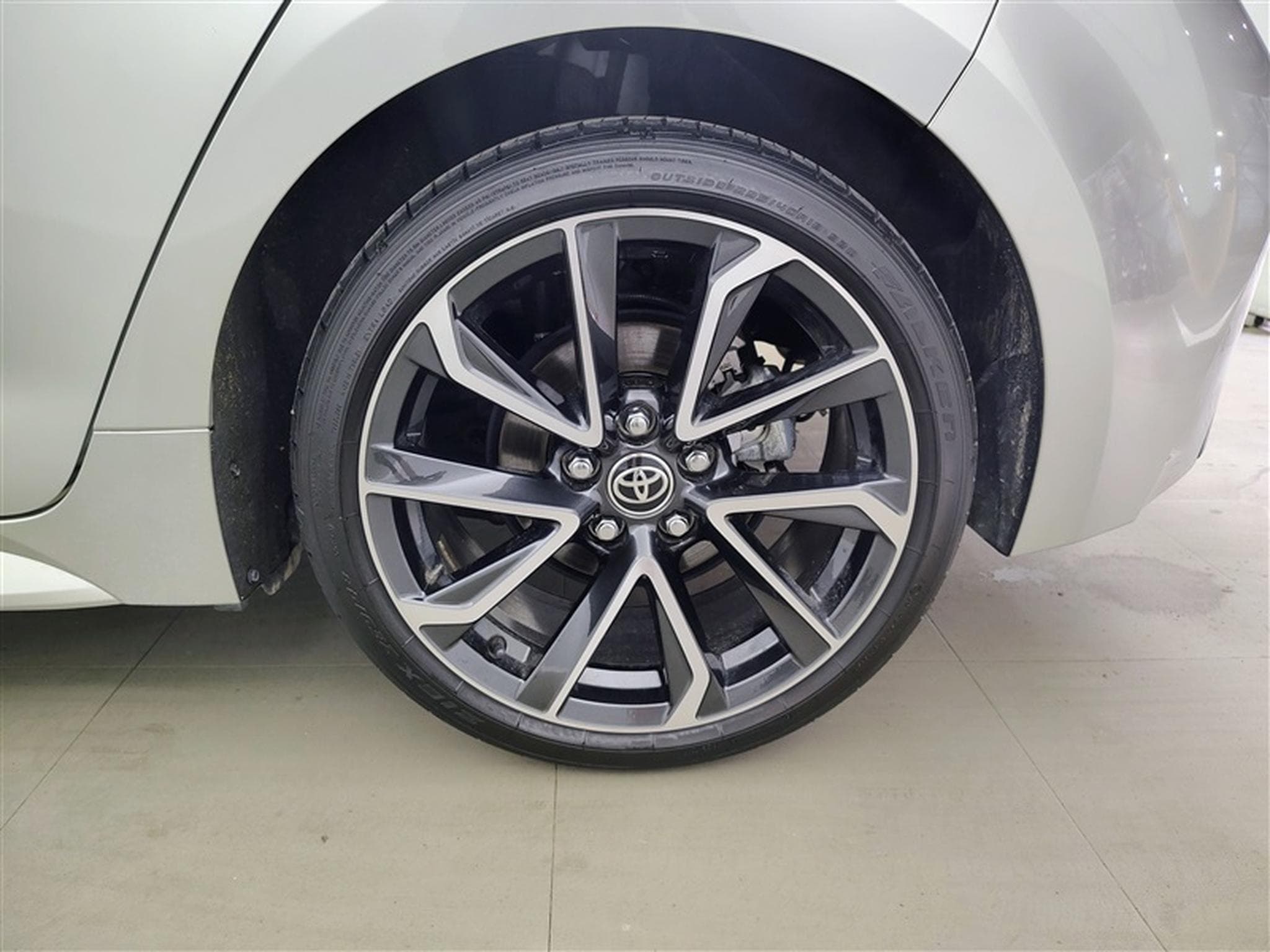 Toyota Corolla 1.8 Hybrid DCT Premium CARPLAY / CAMERA / ALU / PDC (2024) - Foto 6