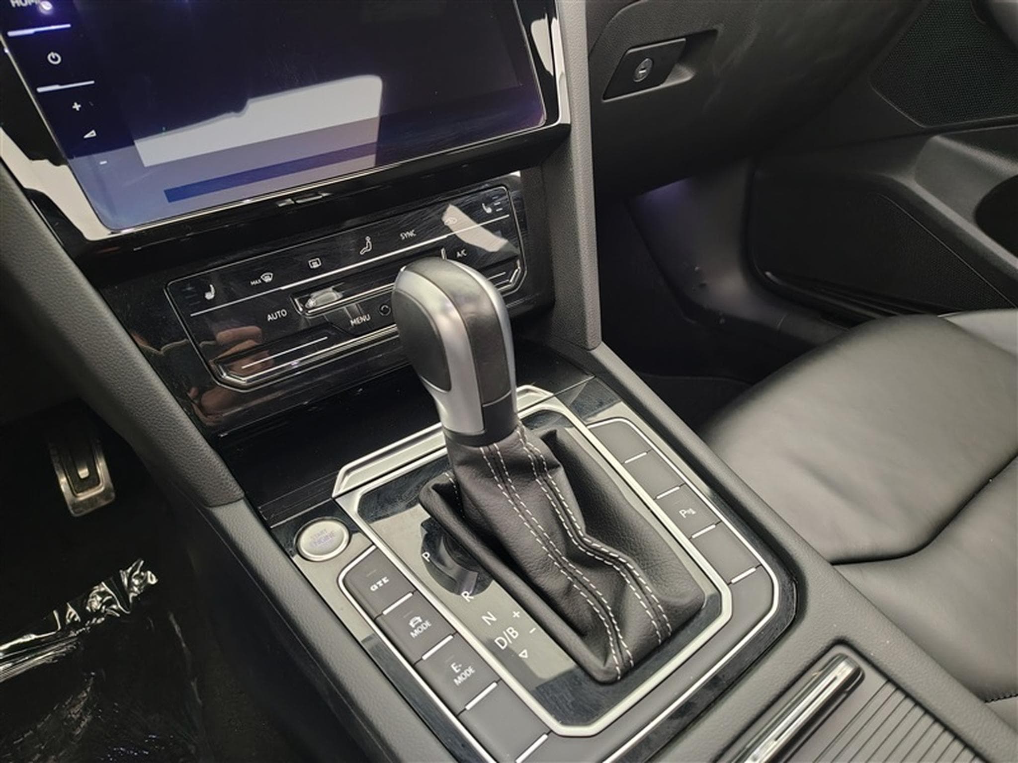 VW Arteon SB eHybrid 1.4 R-Line Business Premium DSG°NAV°CARPLAY°CAM (2022) - Photo 12