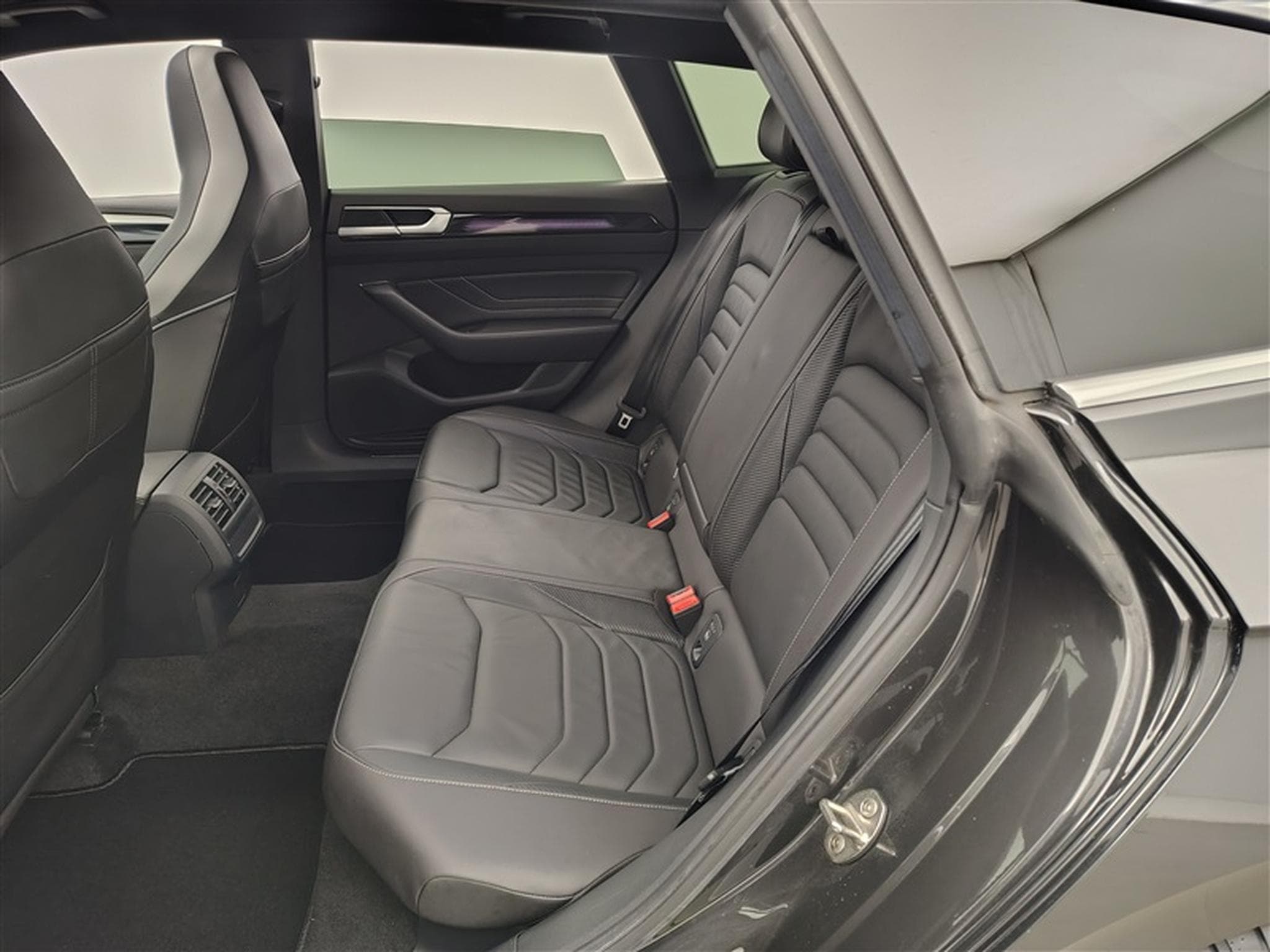 VW Arteon SB eHybrid 1.4 R-Line Business Premium DSG°NAV°CARPLAY°CAM (2022) - Photo 13