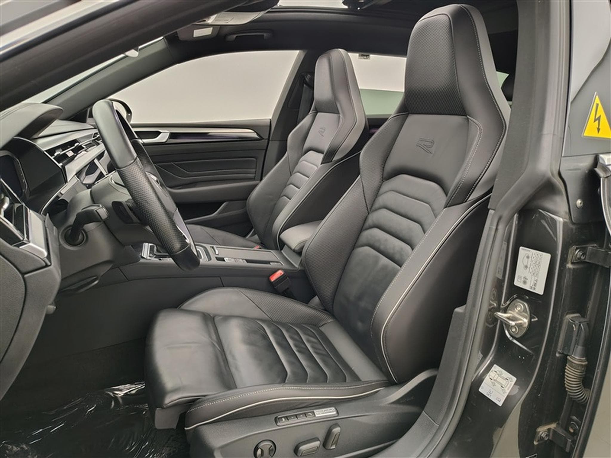 VW Arteon SB eHybrid 1.4 R-Line Business Premium DSG°NAV°CARPLAY°CAM (2022) - Photo 7