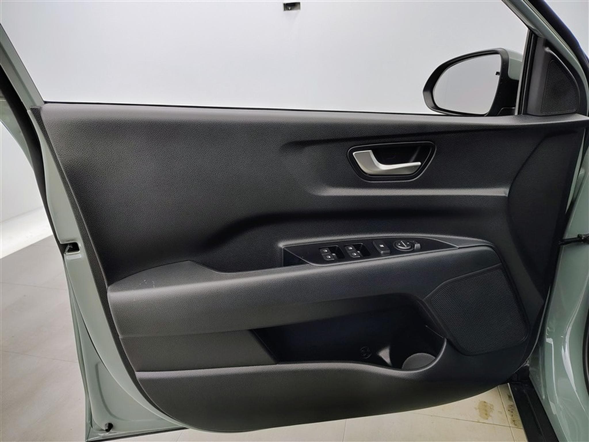 Kia Stonic 1.0 T-GDi 100cv Gold NAVI / CAMERA / CARPLAY (2026) - Photo 17