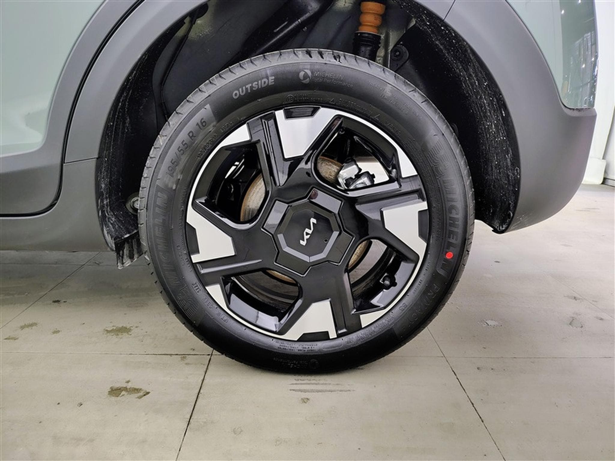Kia Stonic 1.0 T-GDi 100cv Gold NAVI / CAMERA / CARPLAY (2026) - Photo 6