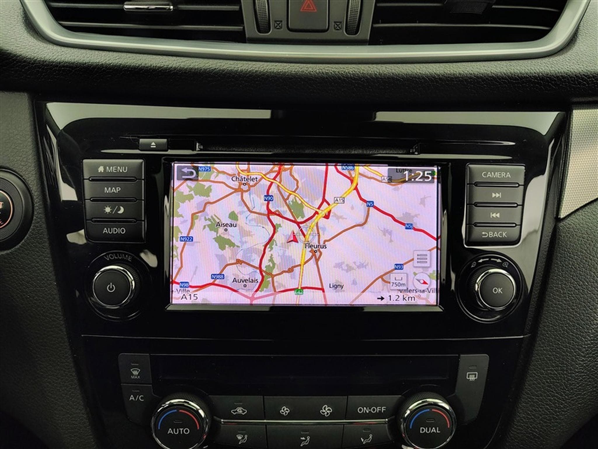Nissan Qashqai 1.3 DIG-T N-Connecta°NAV°CARPLAY°CAM°T.PANO°PDC AV-AR (2019) - Photo 11