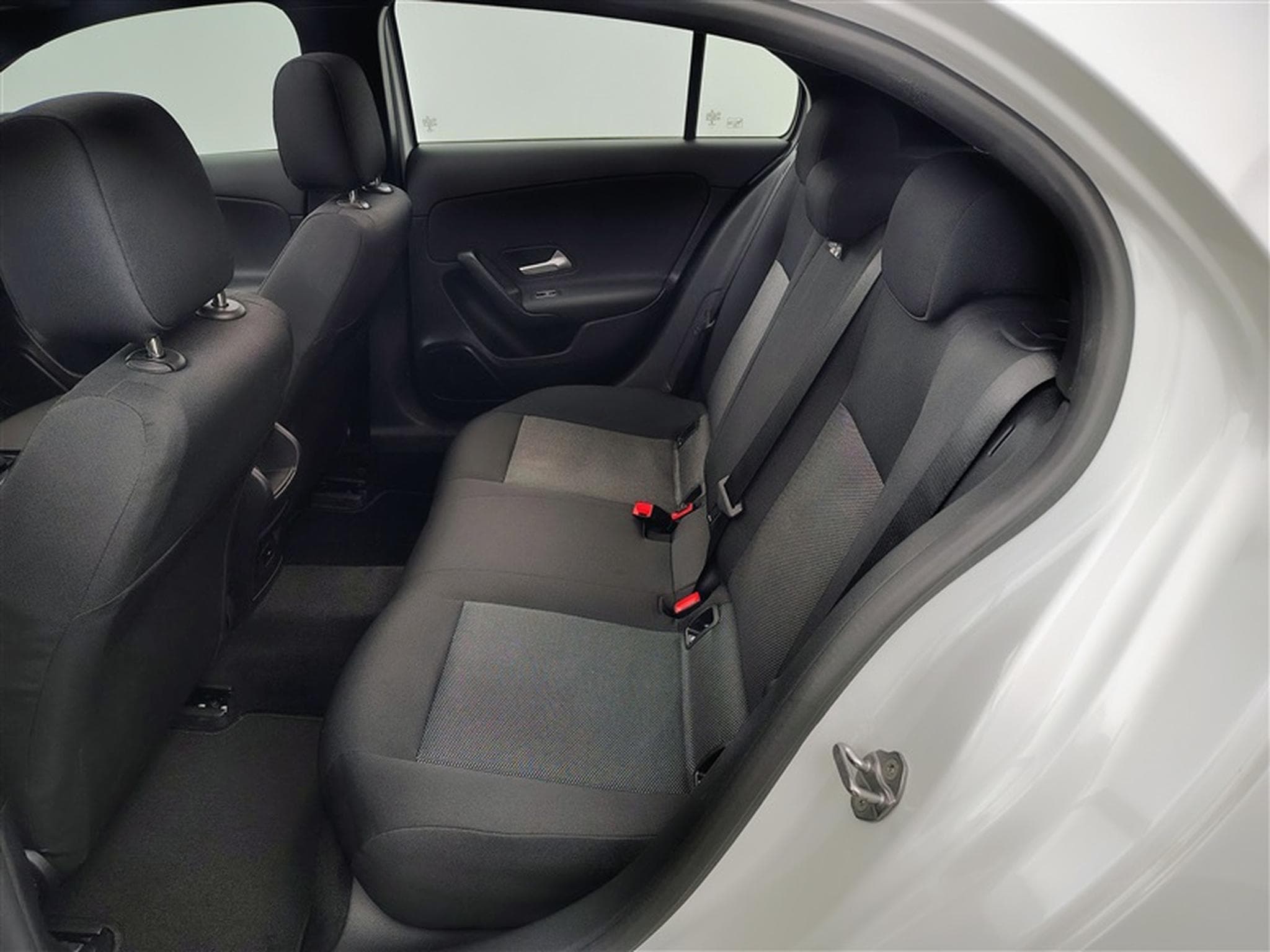 Mercedes A 200 A 200d Business Solution NAVI/TO PANO/FULL LED/JA/PDC AV AR (2021) - Photo 13