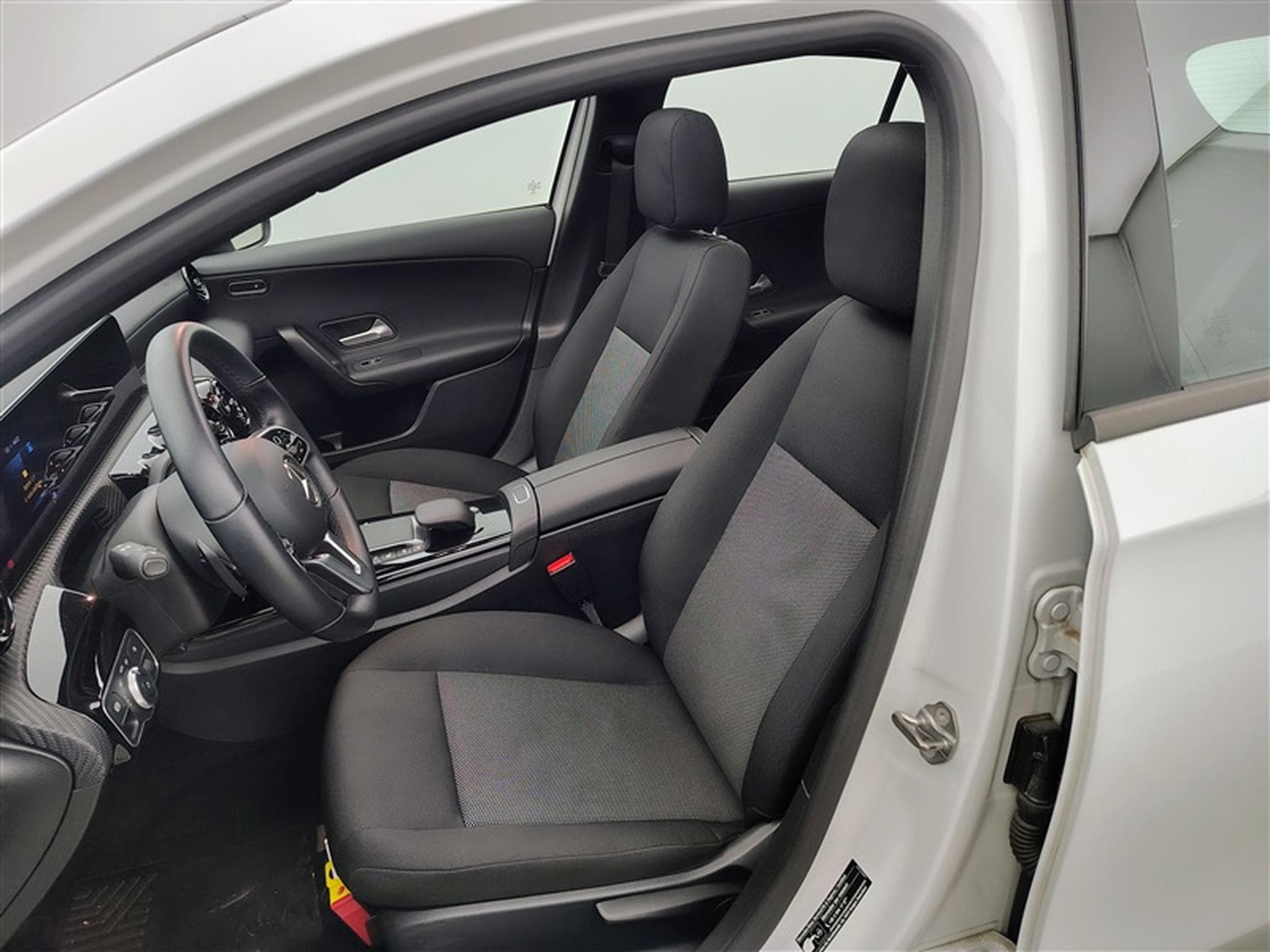 Mercedes A 200 A 200d Business Solution NAVI/TO PANO/FULL LED/JA/PDC AV AR (2021) - Photo 7