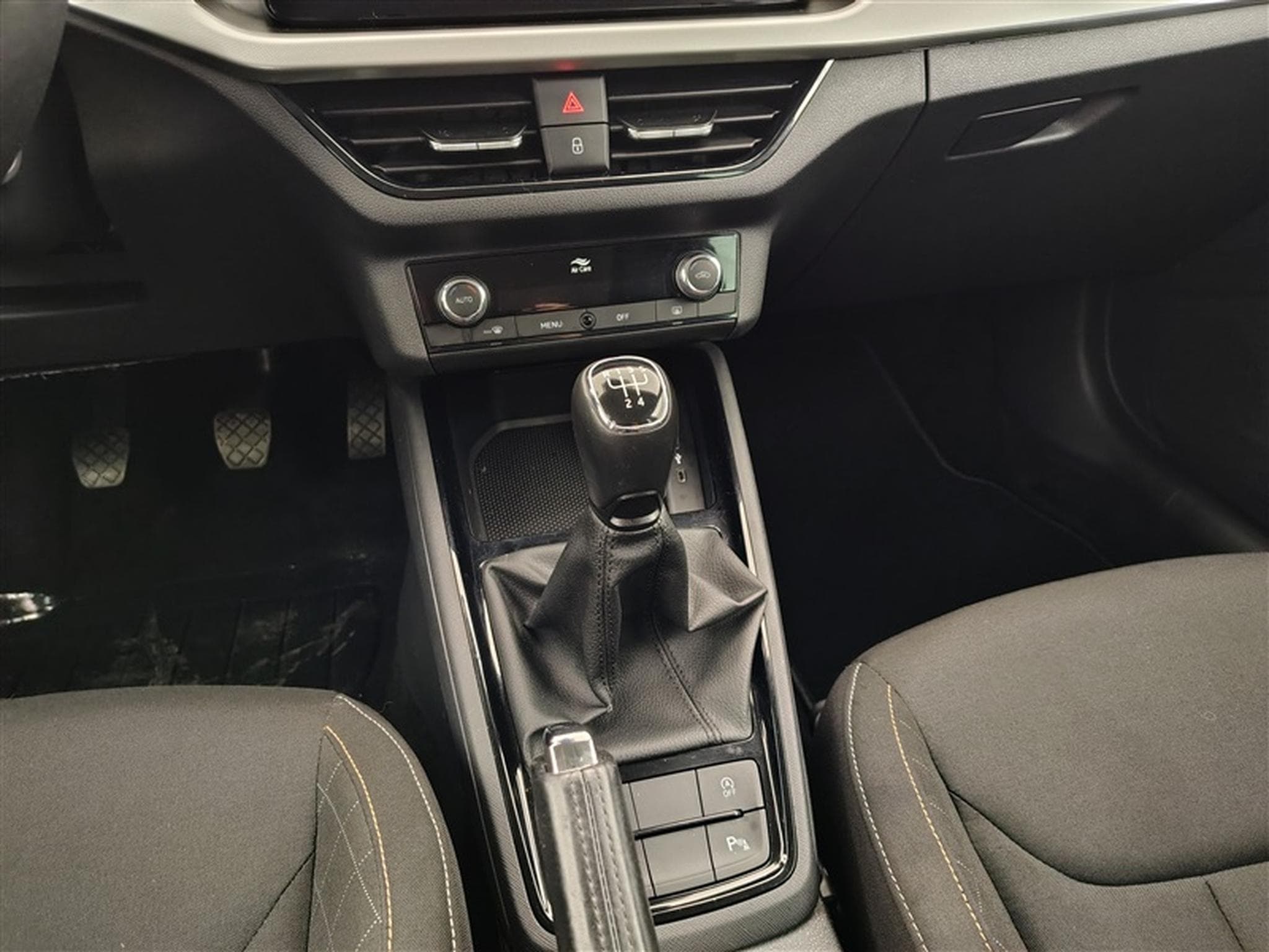 Skoda Kamiq 1.0 TSI Ambition CARPLAY / FULL LED / CAMERA / JA 16" (2022) - Photo 12