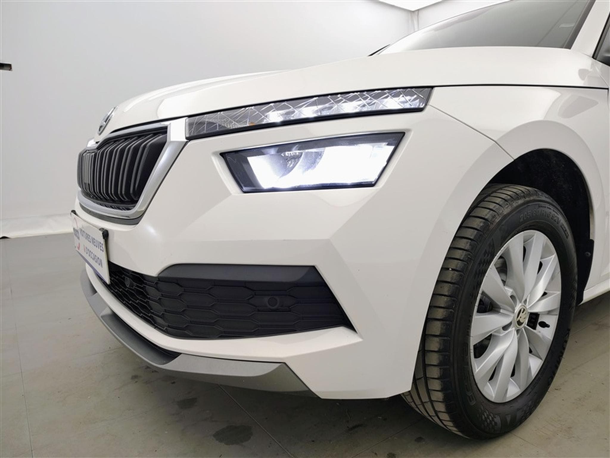 Skoda Kamiq 1.0 TSI Ambition CARPLAY / FULL LED / CAMERA / JA 16" (2022) - Photo 15