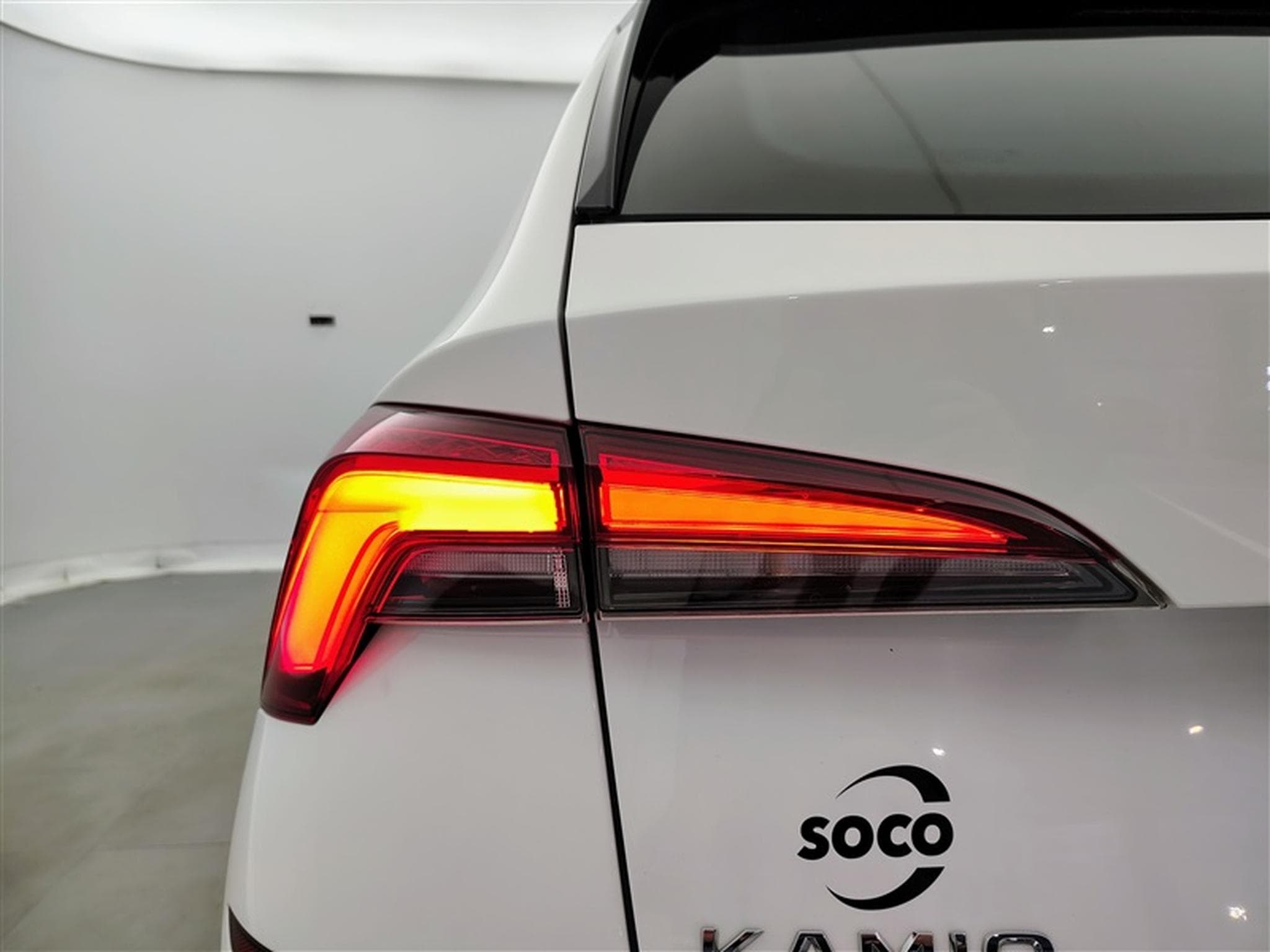 Skoda Kamiq 1.0 TSI Ambition CARPLAY / FULL LED / CAMERA / JA 16" (2022) - Photo 16