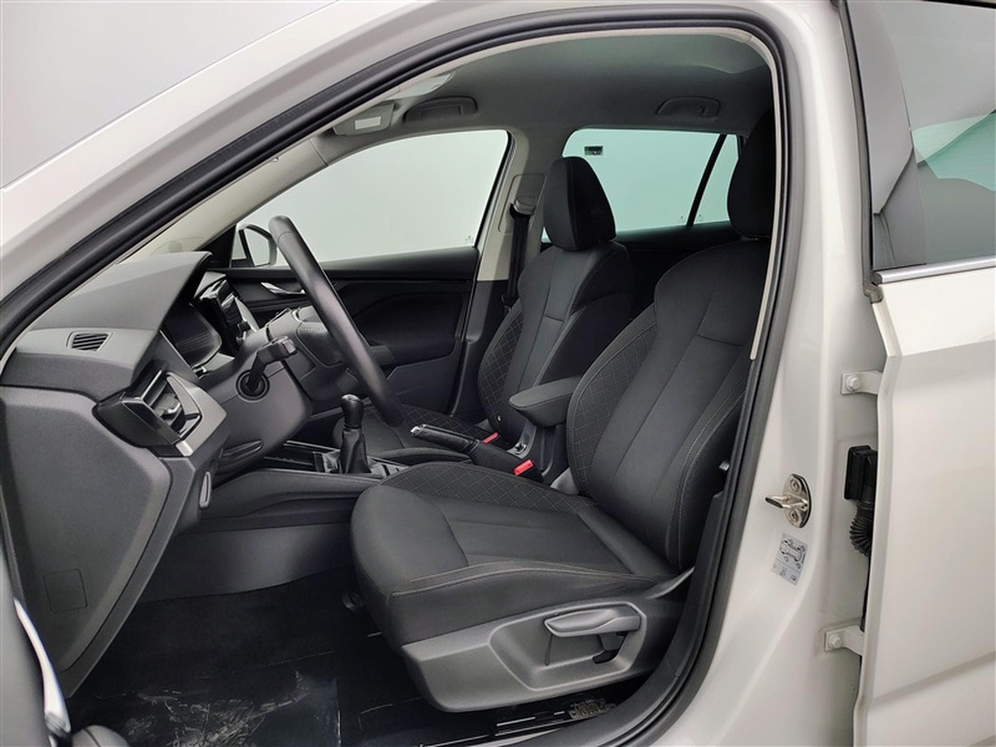 Skoda Kamiq 1.0 TSI Ambition CARPLAY / FULL LED / CAMERA / JA 16" (2022) - Photo 7