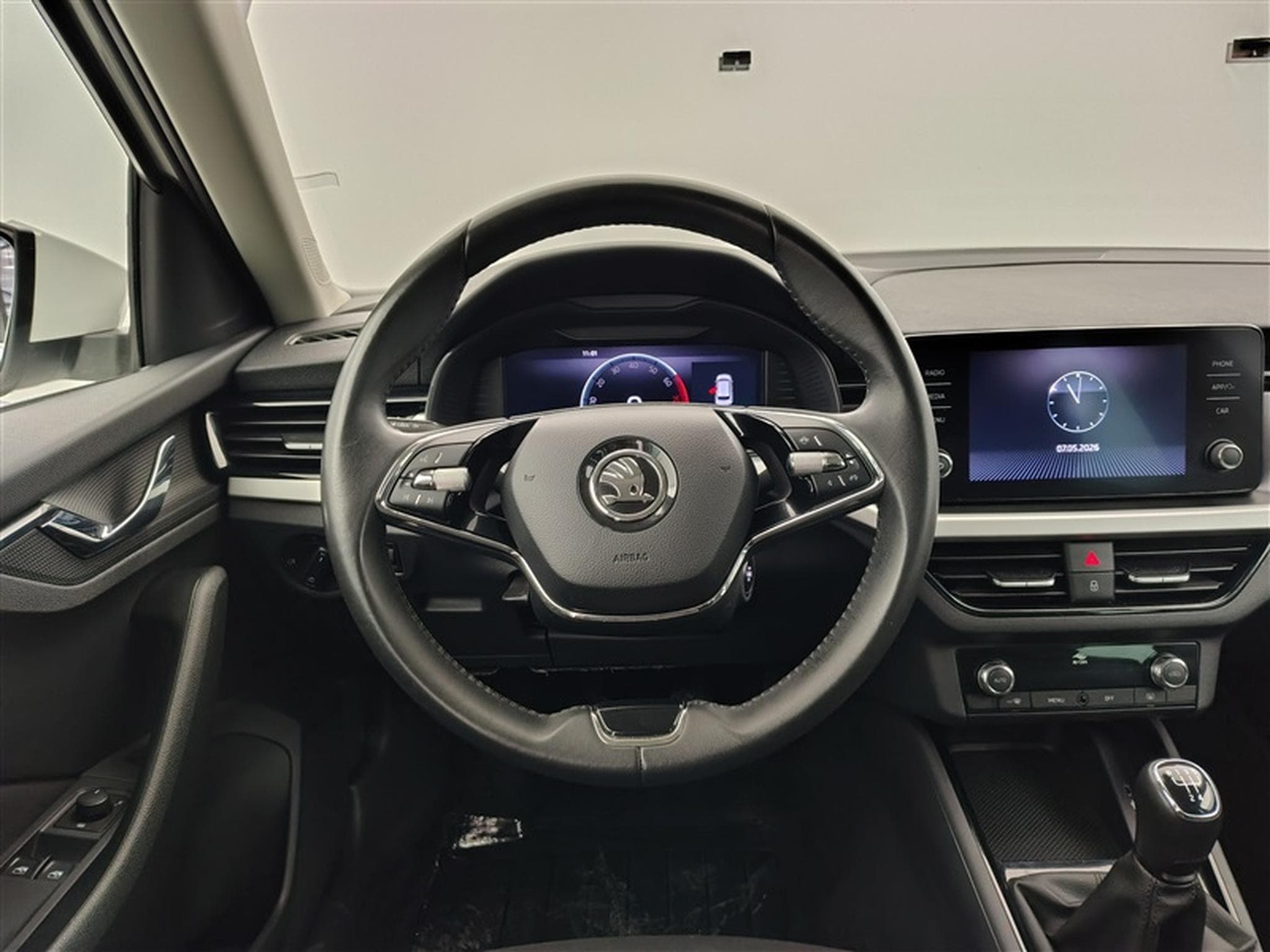 Skoda Kamiq 1.0 TSI Ambition CARPLAY / FULL LED / CAMERA / JA 16" (2022) - Photo 9