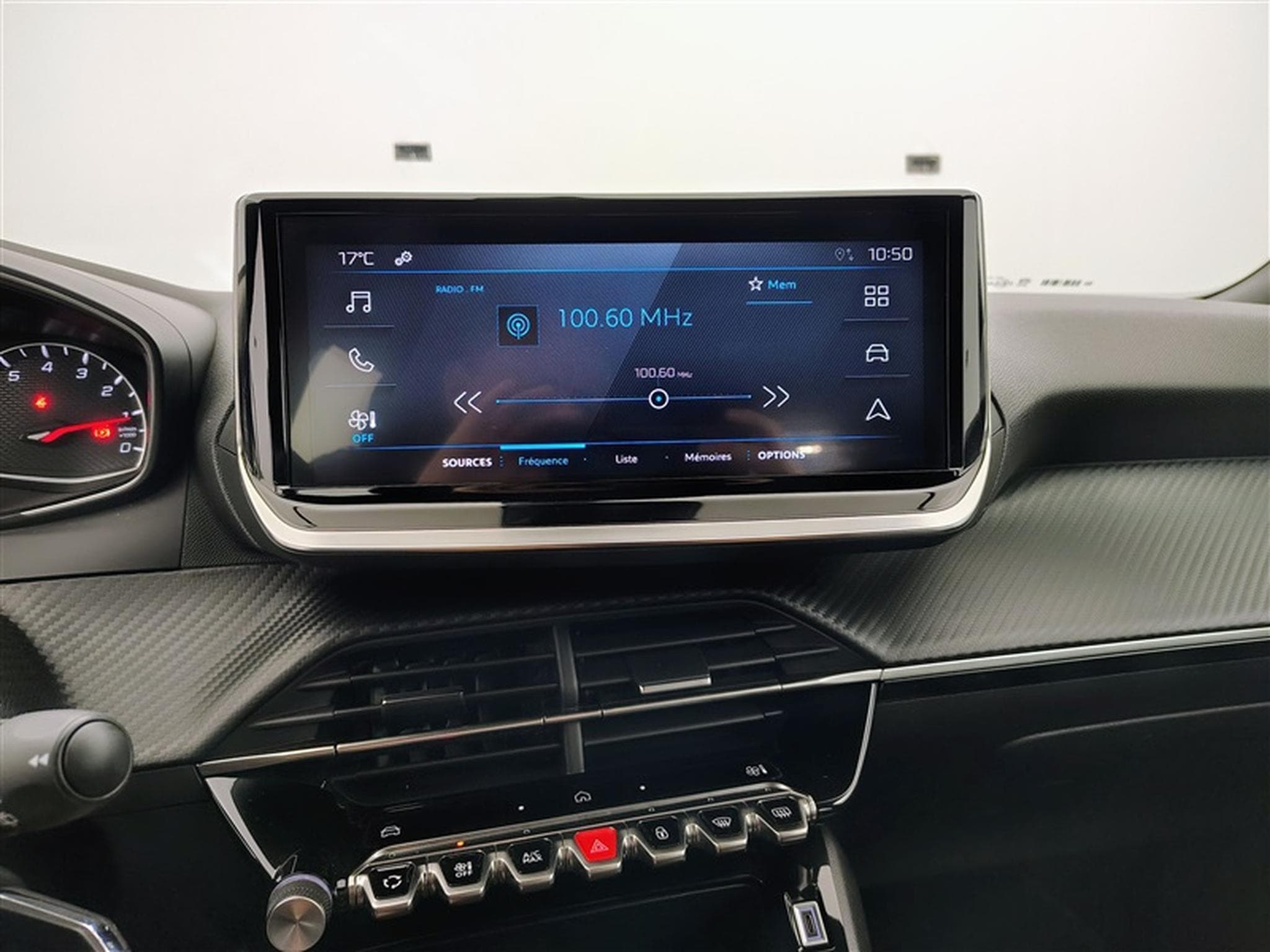Peugeot 2008 1.2 PureTech 100Cv Active CARPLAY / PDC (2023) - Photo 11