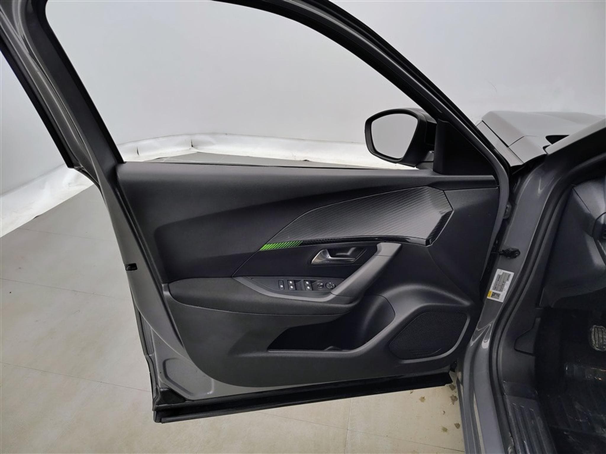 Peugeot 2008 1.2 PureTech 100Cv Active CARPLAY / PDC (2023) - Photo 17