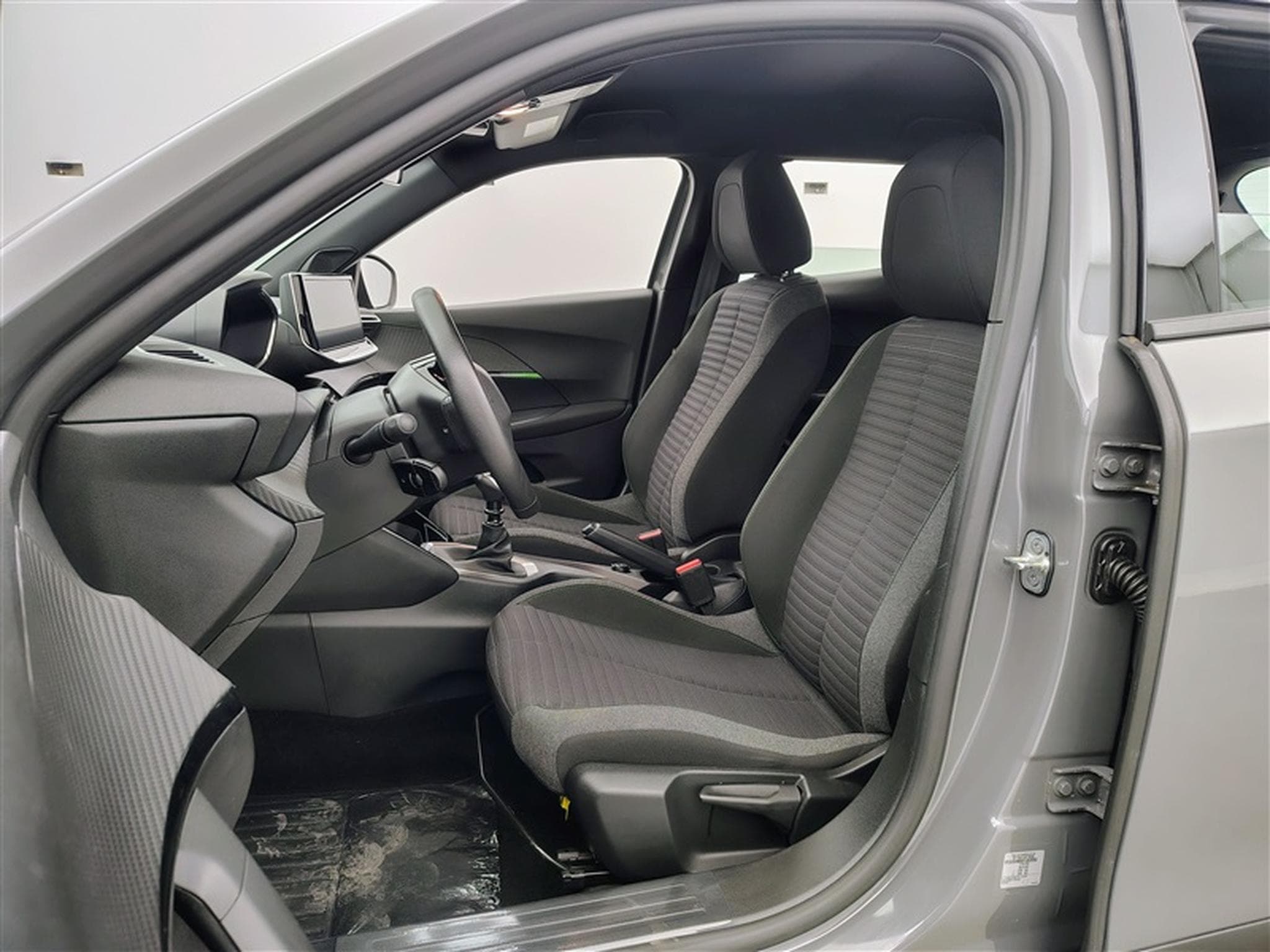 Peugeot 2008 1.2 PureTech 100Cv Active CARPLAY / PDC (2023) - Photo 7