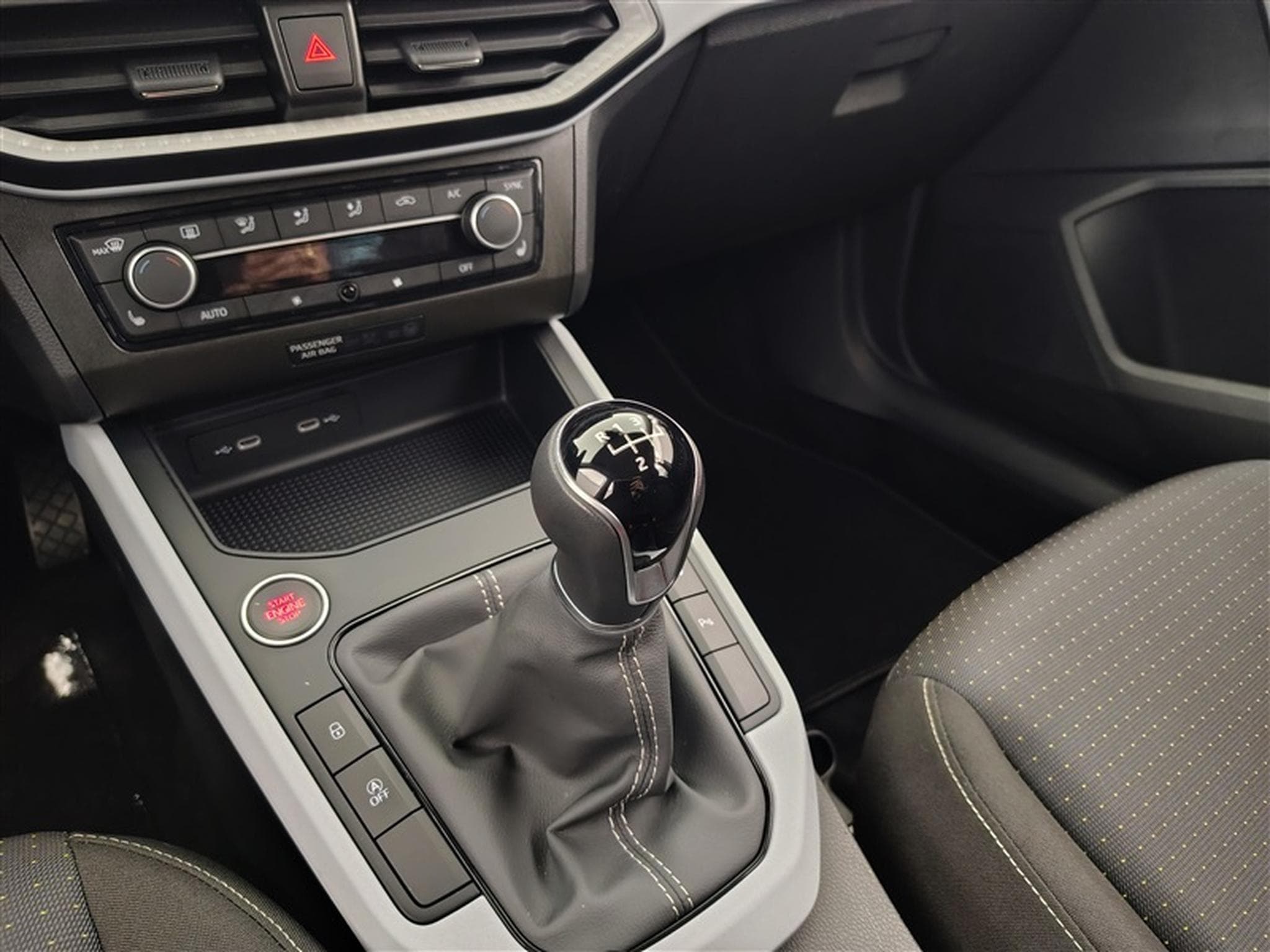 Seat Arona 1.0 TSI 40th Anniversary (2024) - Foto 12