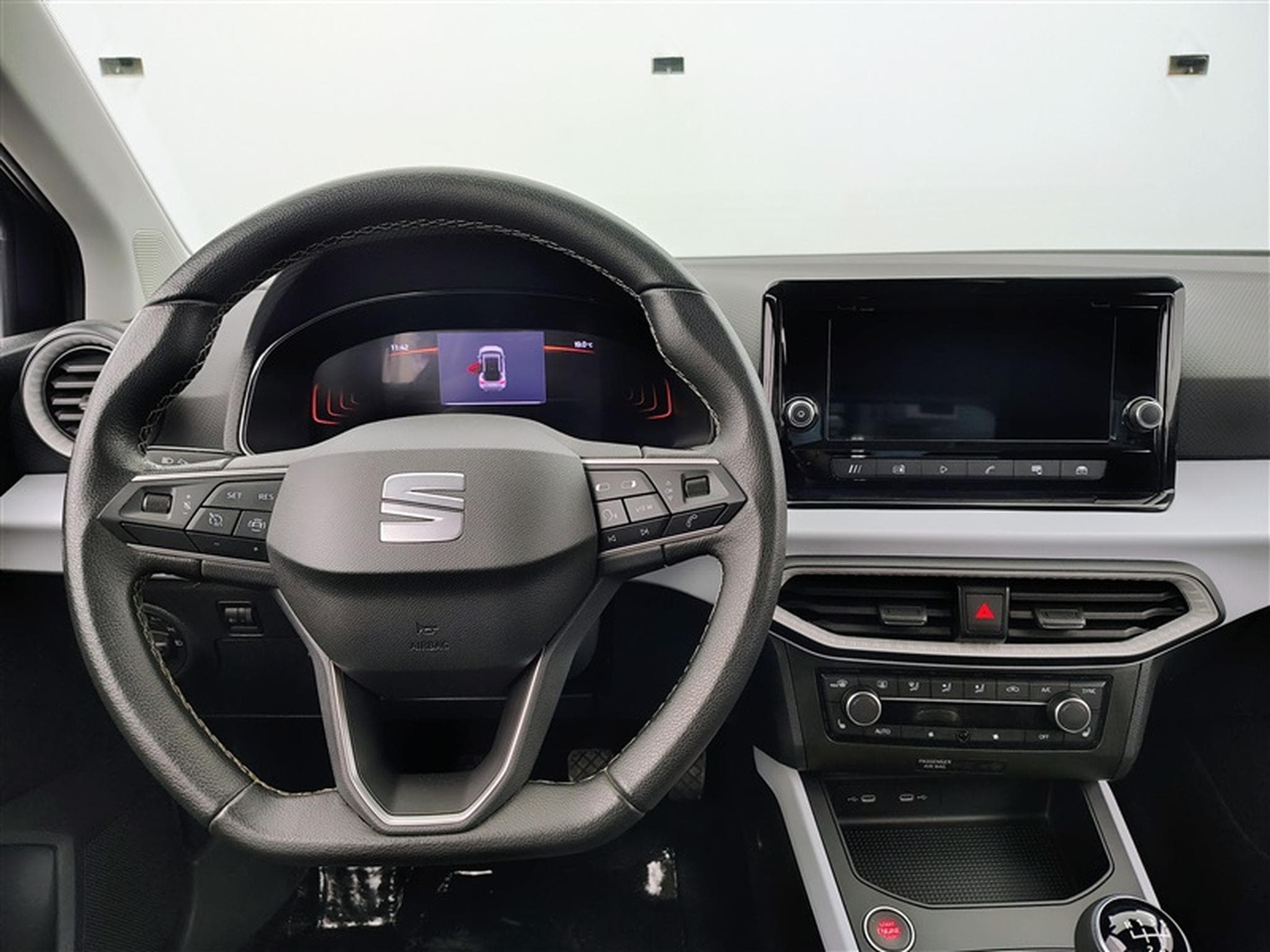 Seat Arona 1.0 TSI 40th Anniversary (2024) - Foto 9