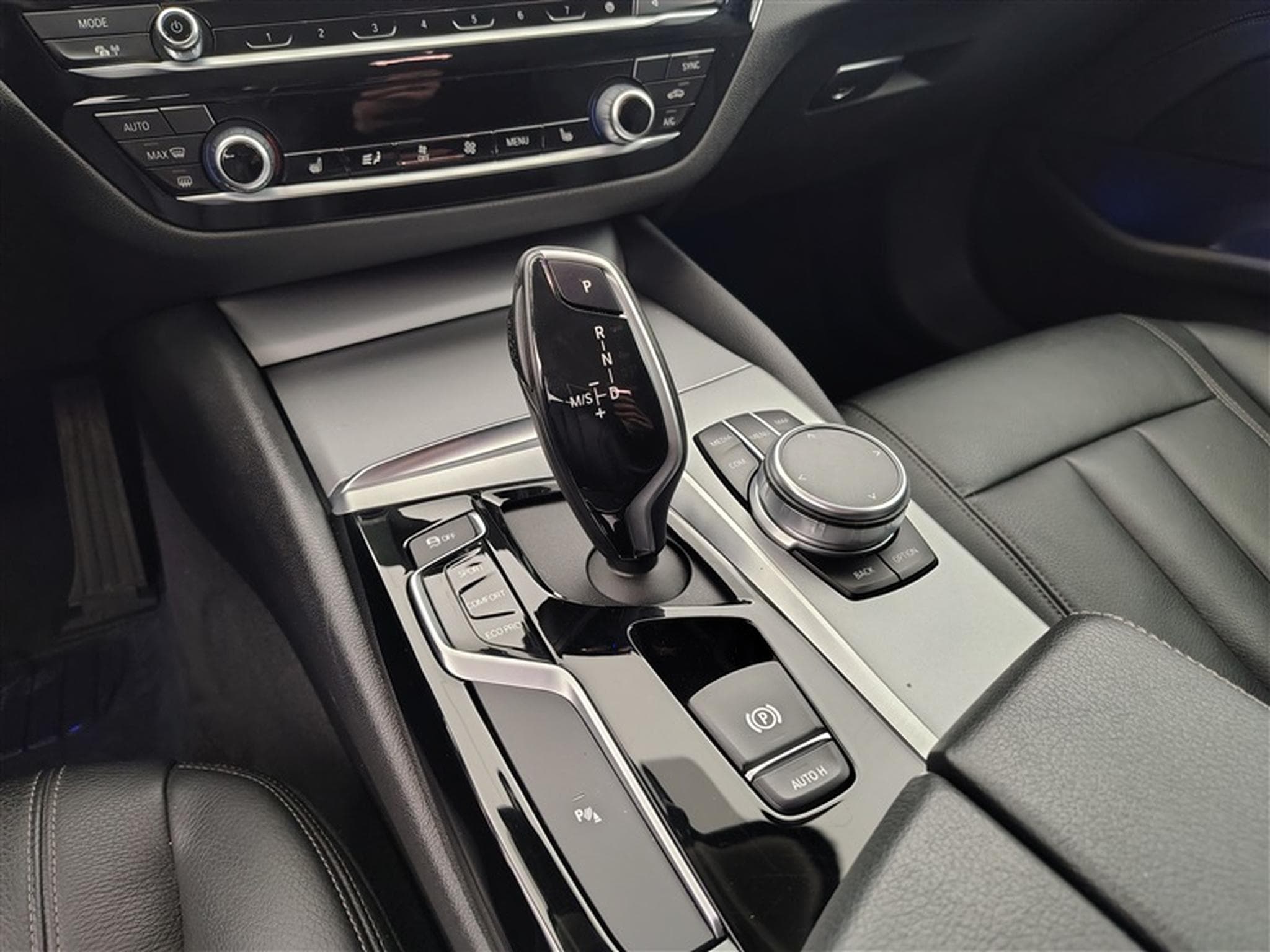 BMW 518 Touring 518 dA AdBlue (2019) - Foto 12