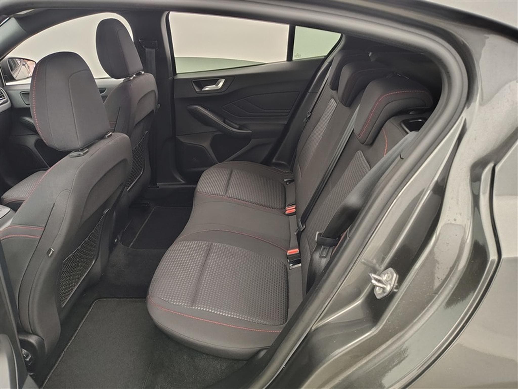 Ford Focus 1.0 EcoBoost MHEV ST-Line NAVI / CAMERA / KEYLESS / JA 17" (2021) - Foto 13