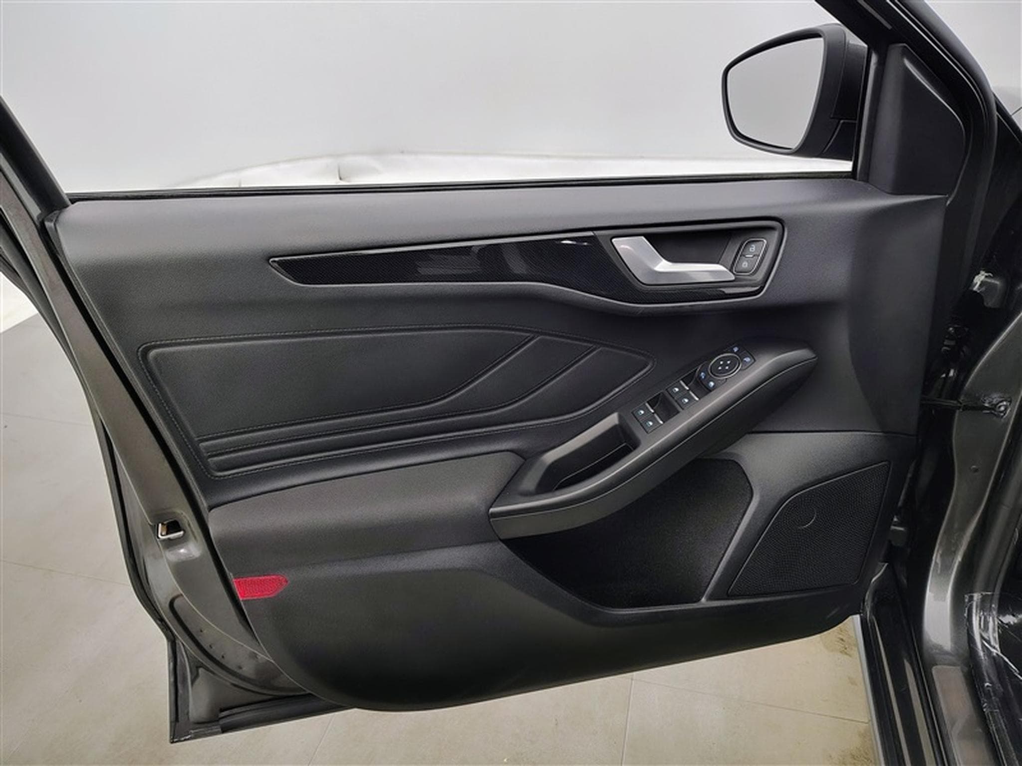 Ford Focus 1.0 EcoBoost MHEV ST-Line NAVI / CAMERA / KEYLESS / JA 17" (2021) - Foto 16