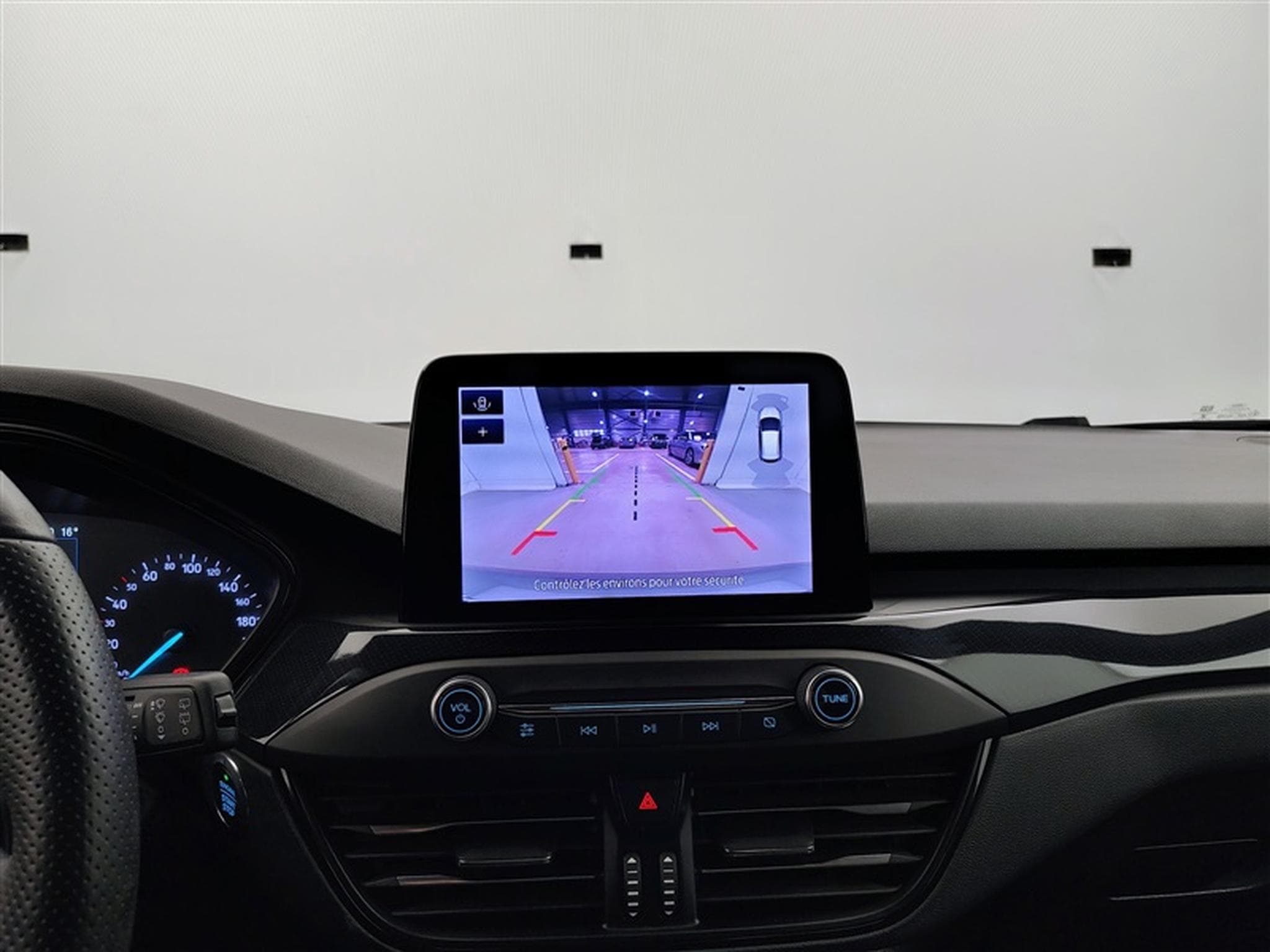 Ford Focus 1.0 EcoBoost MHEV ST-Line NAVI / CAMERA / KEYLESS / JA 17" (2021) - Foto 17