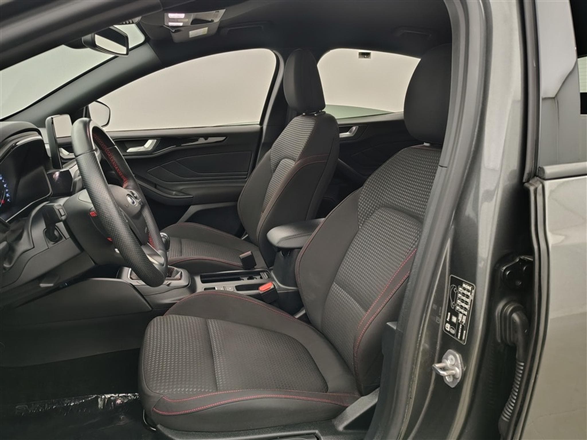 Ford Focus 1.0 EcoBoost MHEV ST-Line NAVI / CAMERA / KEYLESS / JA 17" (2021) - Foto 7