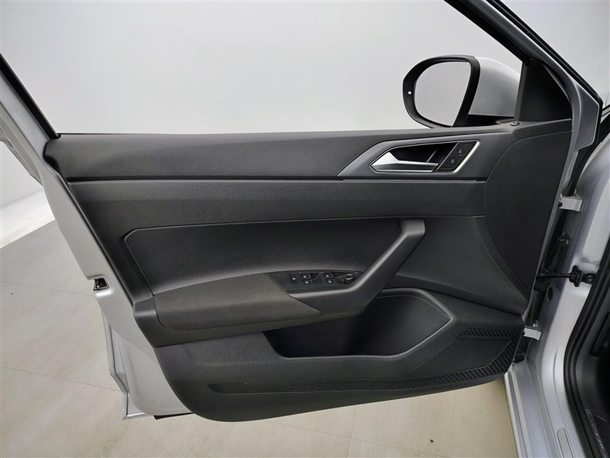 VW Taigo 1.0 TSI 115cv DSG R-Line CARPLAY / FULL LED / CAMERA / JA 18 (2025) - Foto 17