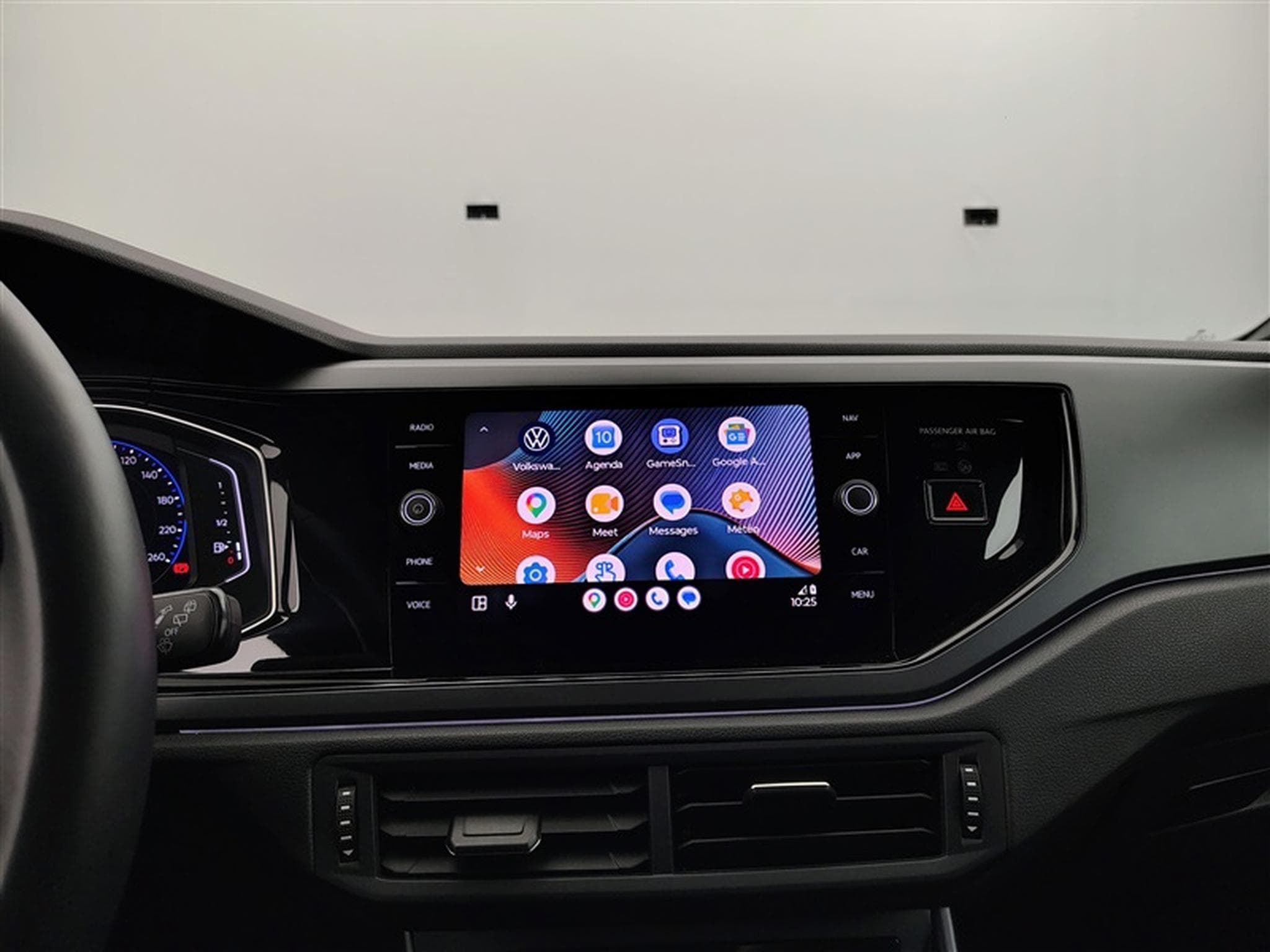 VW Taigo 1.0 TSI 115cv DSG R-Line CARPLAY / FULL LED / CAMERA / JA 18 (2025) - Foto 20