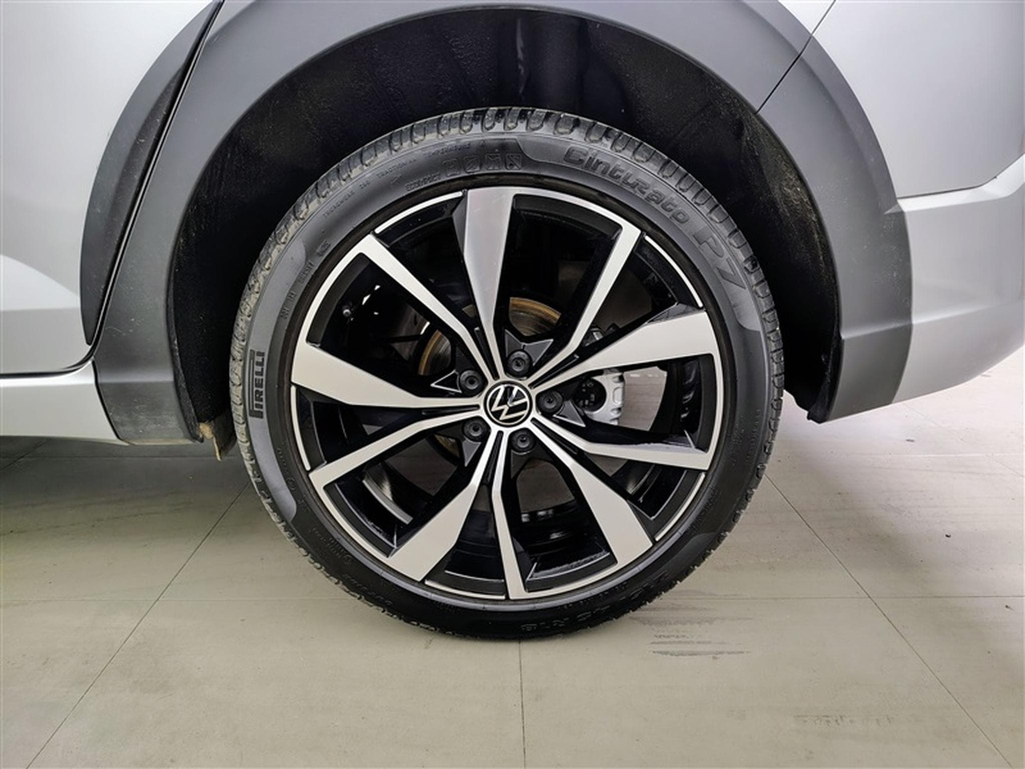 VW Taigo 1.0 TSI 115cv DSG R-Line CARPLAY / FULL LED / CAMERA / JA 18 (2025) - Foto 6