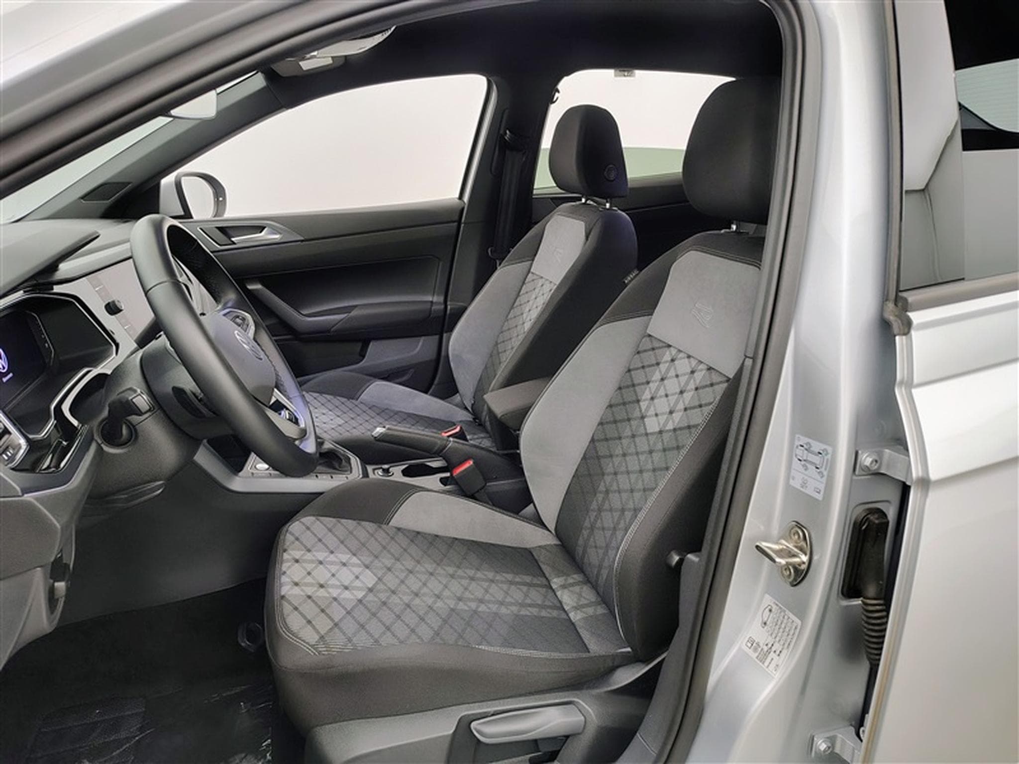 VW Taigo 1.0 TSI 115cv DSG R-Line CARPLAY / FULL LED / CAMERA / JA 18 (2025) - Foto 7