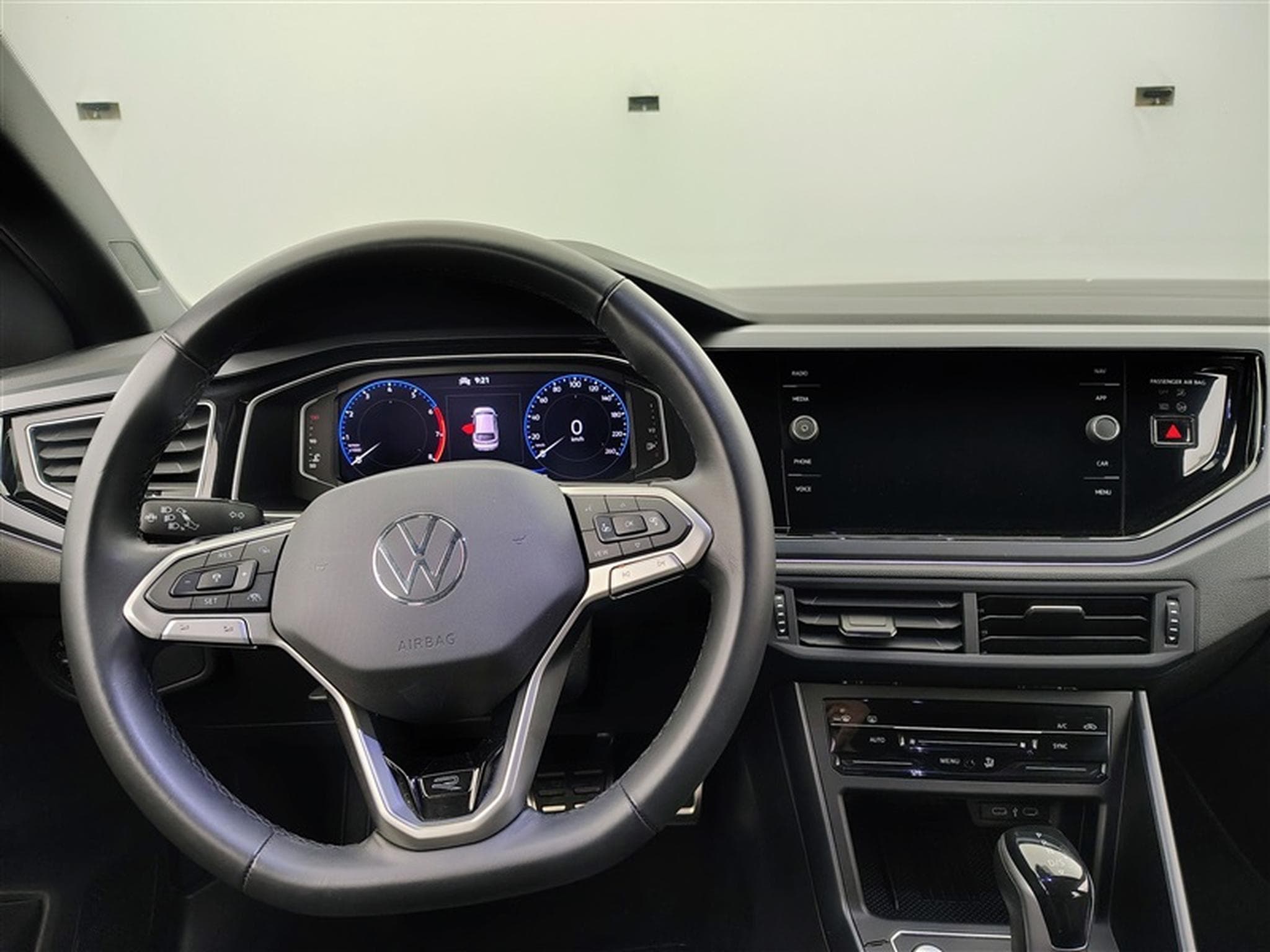 VW Taigo 1.0 TSI 115cv DSG R-Line CARPLAY / FULL LED / CAMERA / JA 18 (2025) - Foto 9