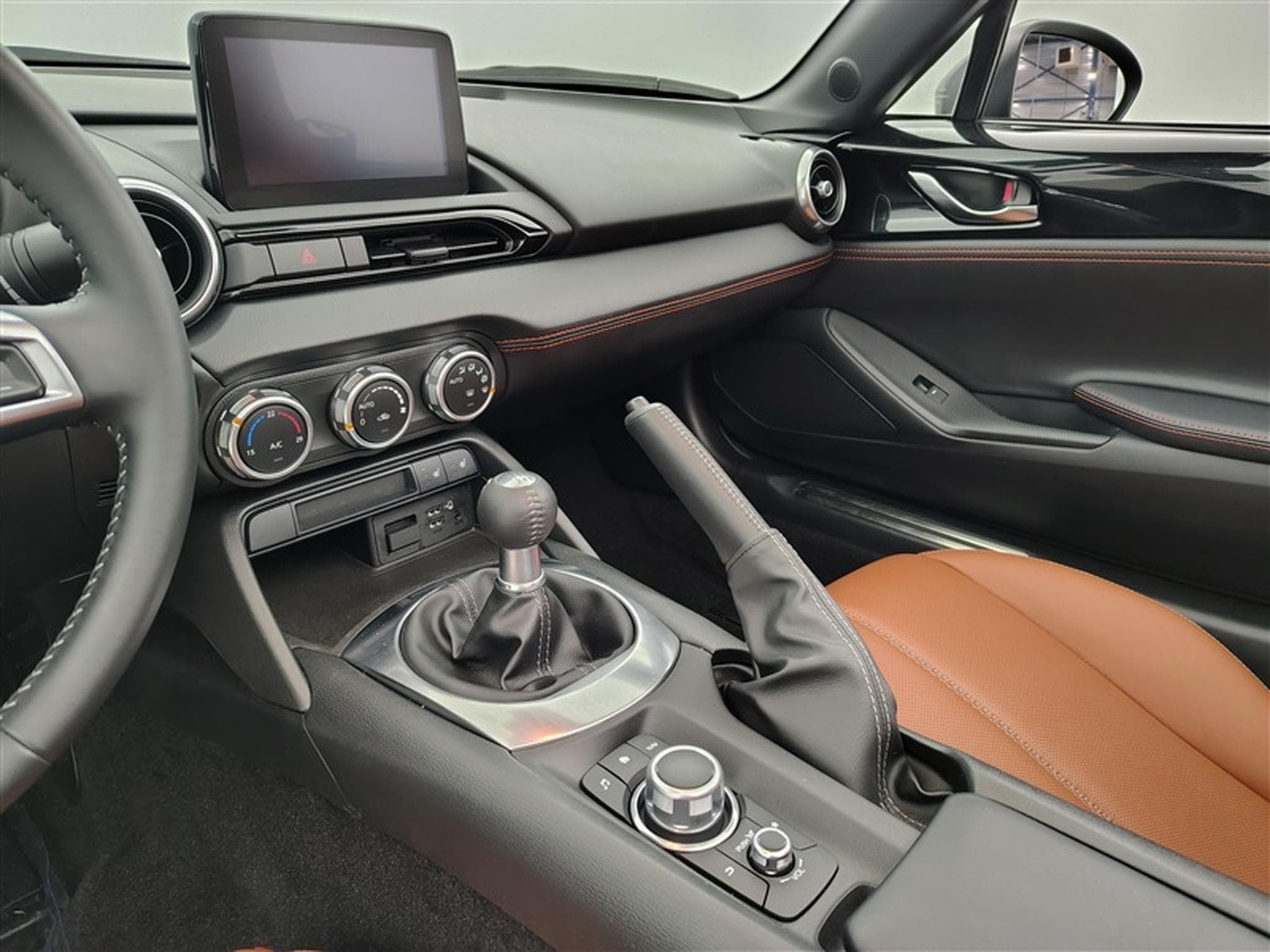 Mazda MX-5 2.0i Skyactiv-G Kazari Cabrio*NAV/F.LED/CUIR/CAM/BOSE HIFI* (2022) - Foto 12