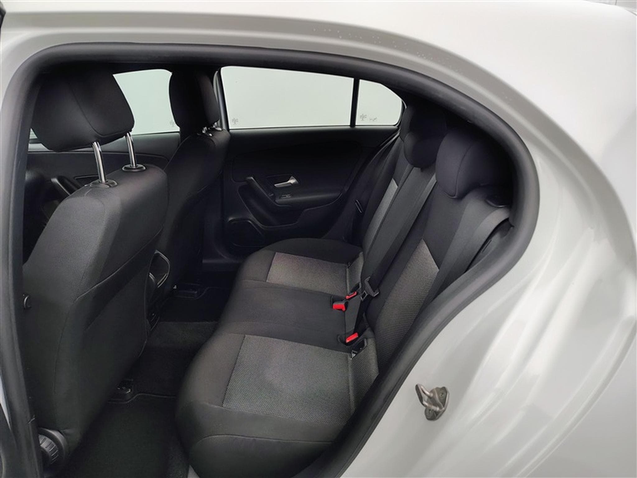 Mercedes A 160 A 160 Business NAVI/PDC AV AR (2022) - Photo 13