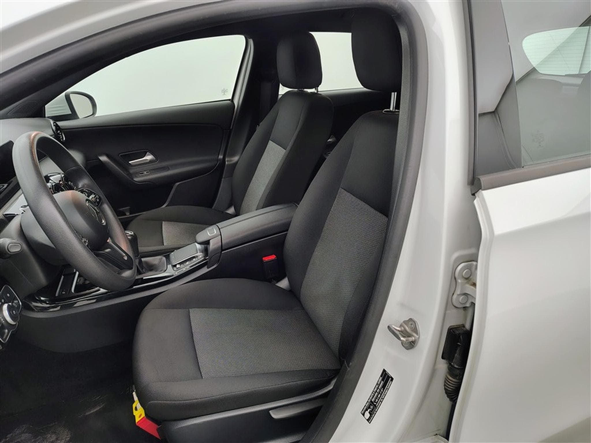 Mercedes A 160 A 160 Business NAVI/PDC AV AR (2022) - Photo 7