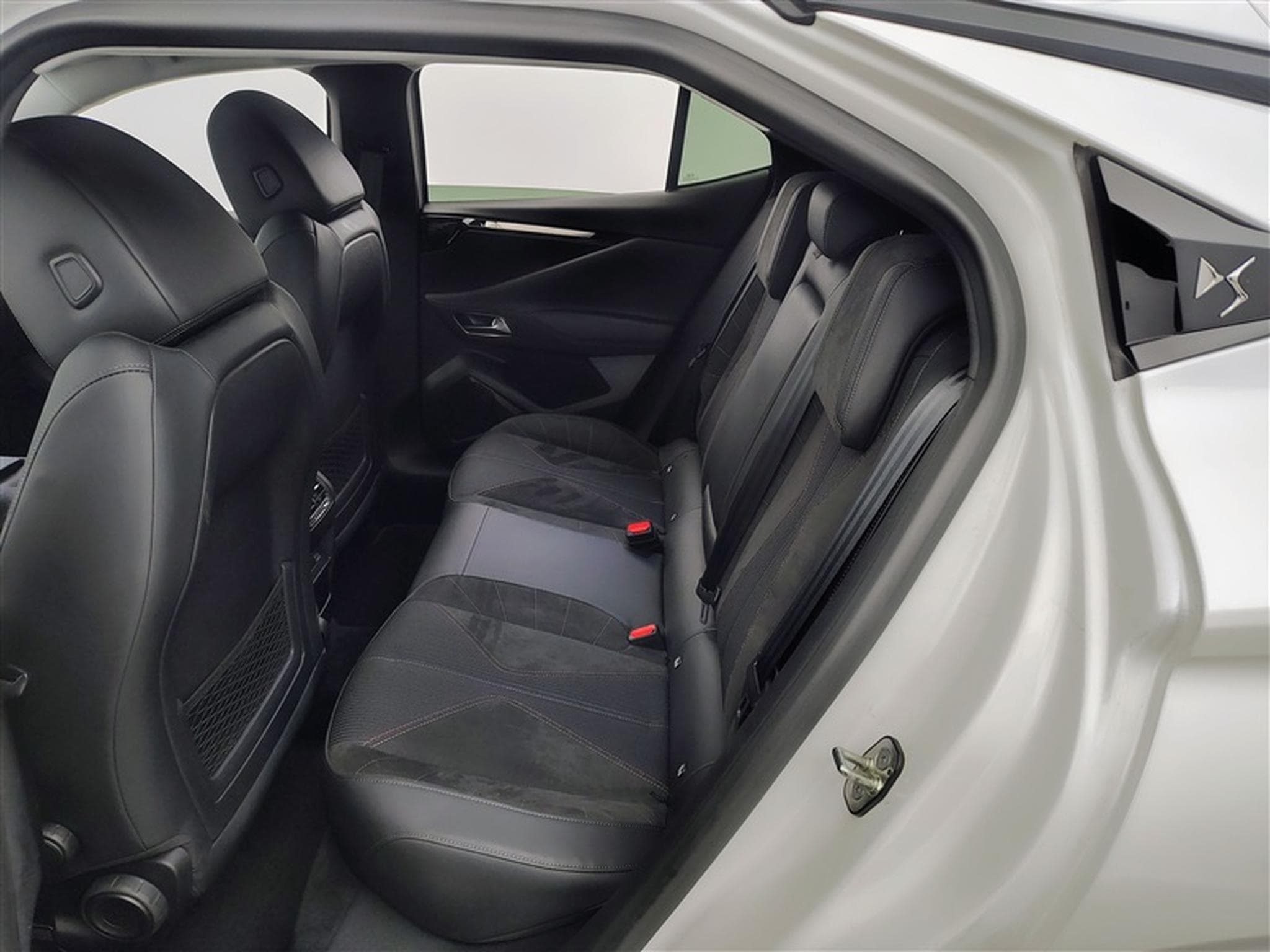 DS Automobiles DS4 Hybrid E-Tense EAT8 Performance Line + (2023) - Photo 13