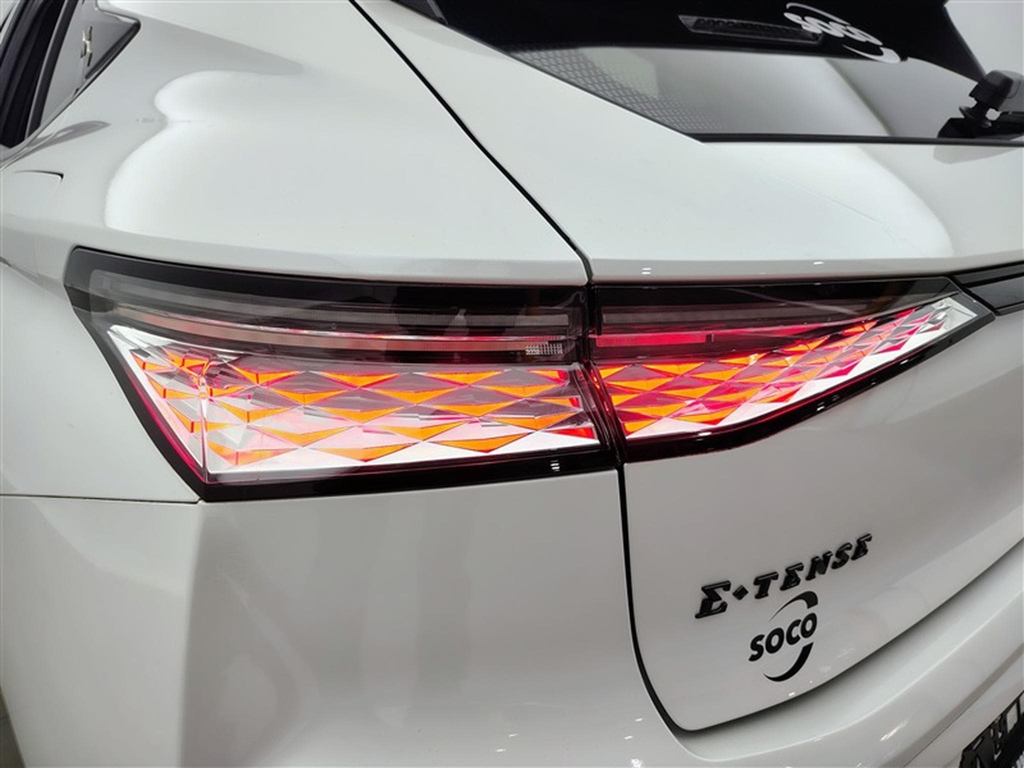 DS Automobiles DS4 Hybrid E-Tense EAT8 Performance Line + (2023) - Photo 16