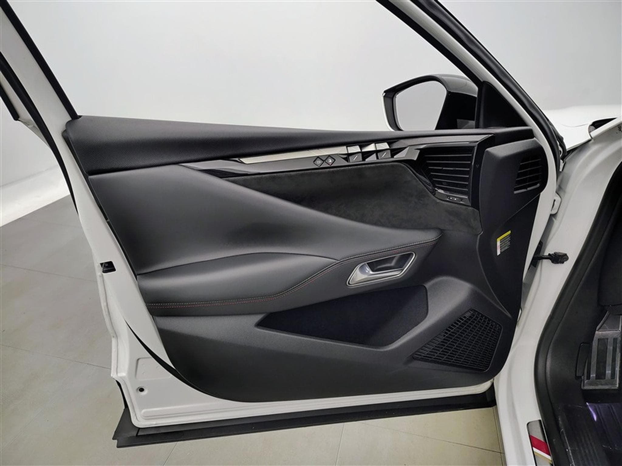 DS Automobiles DS4 Hybrid E-Tense EAT8 Performance Line + (2023) - Photo 17