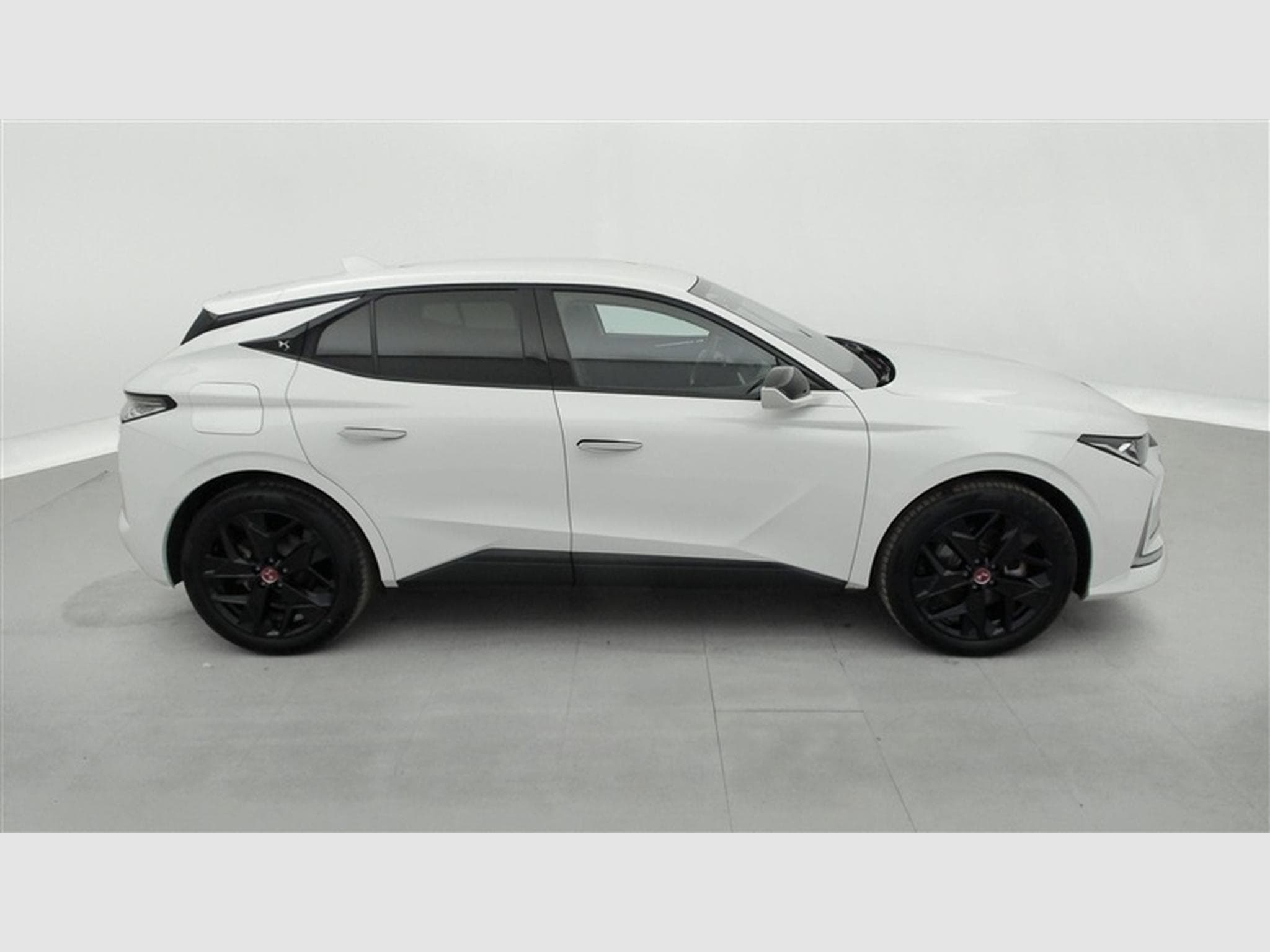 DS Automobiles DS4 Hybrid E-Tense EAT8 Performance Line + (2023) - Photo 24