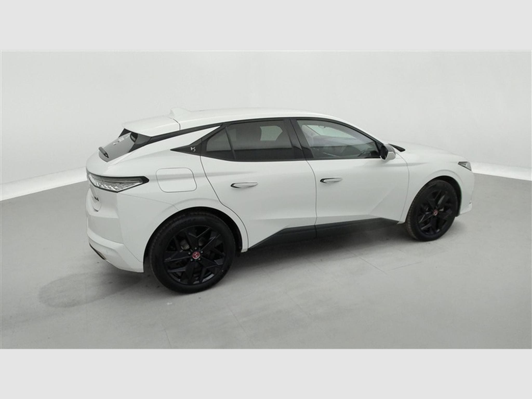 DS Automobiles DS4 Hybrid E-Tense EAT8 Performance Line + (2023) - Photo 25