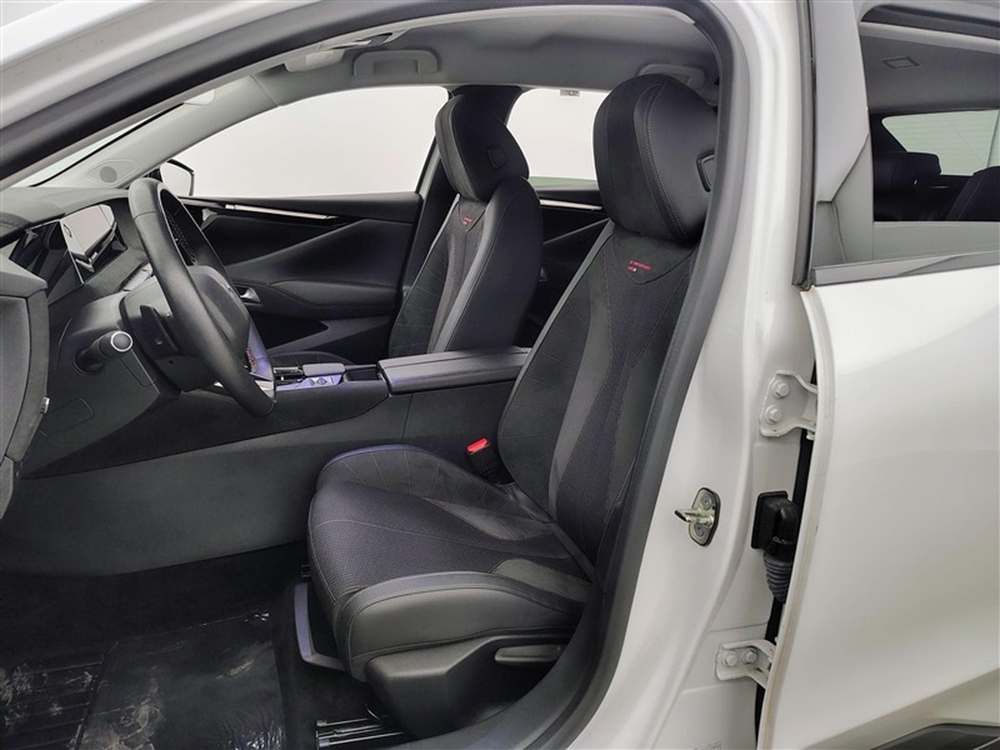 DS Automobiles DS4 Hybrid E-Tense EAT8 Performance Line + (2023) - Photo 7