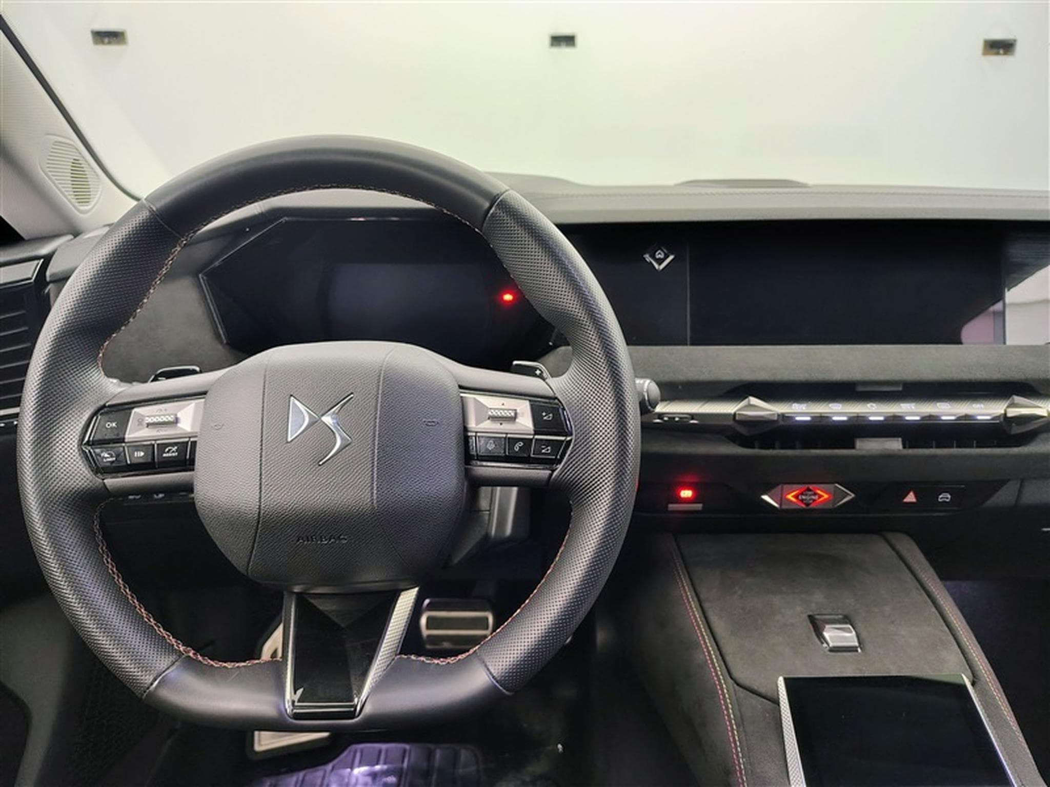 DS Automobiles DS4 Hybrid E-Tense EAT8 Performance Line + (2023) - Photo 9