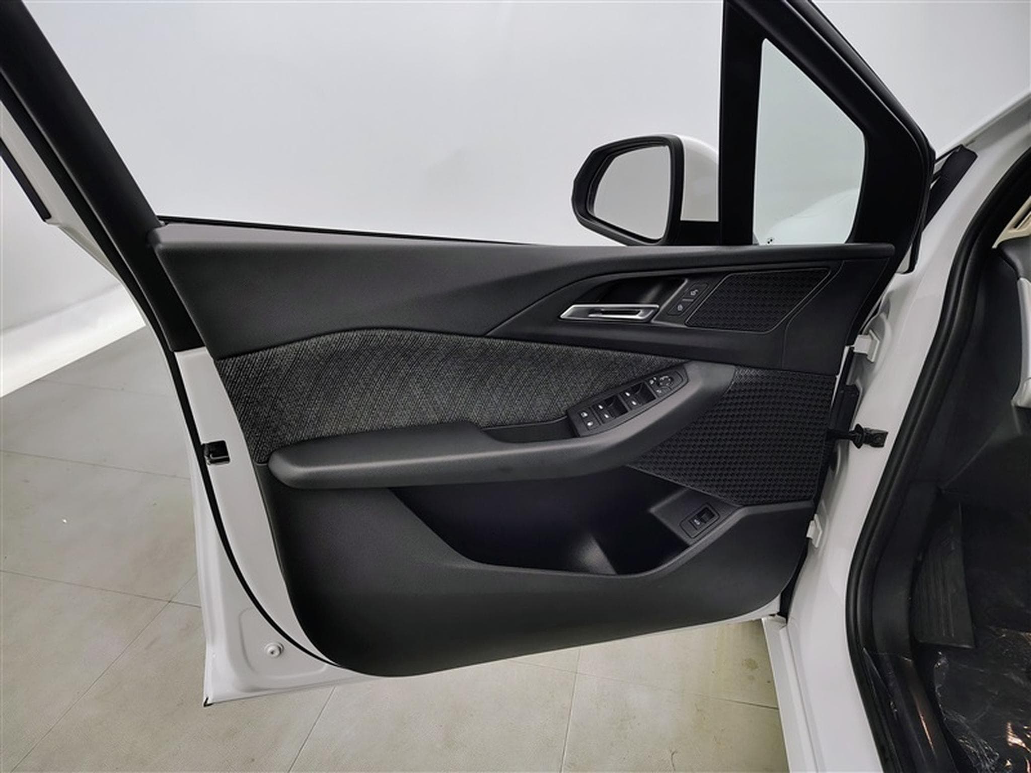 BMW 225 xeA PHEV Business Ed. NAVI / FULL LED / CLIM (2023) - Photo 17