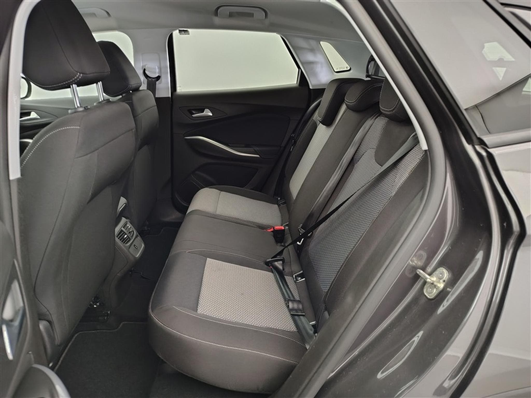 Opel Grandland 1.2 Turbo Edition  AT8 NAVI / CLIM / TEL (2020) - Foto 13