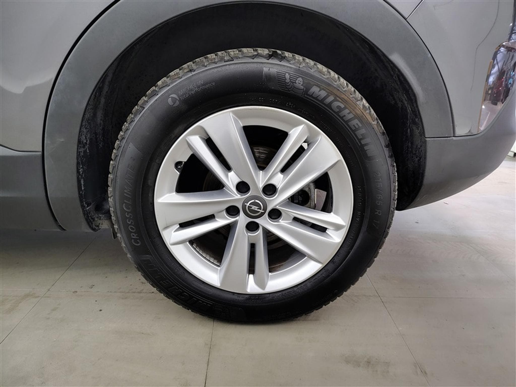 Opel Grandland 1.2 Turbo Edition  AT8 NAVI / CLIM / TEL (2020) - Foto 6
