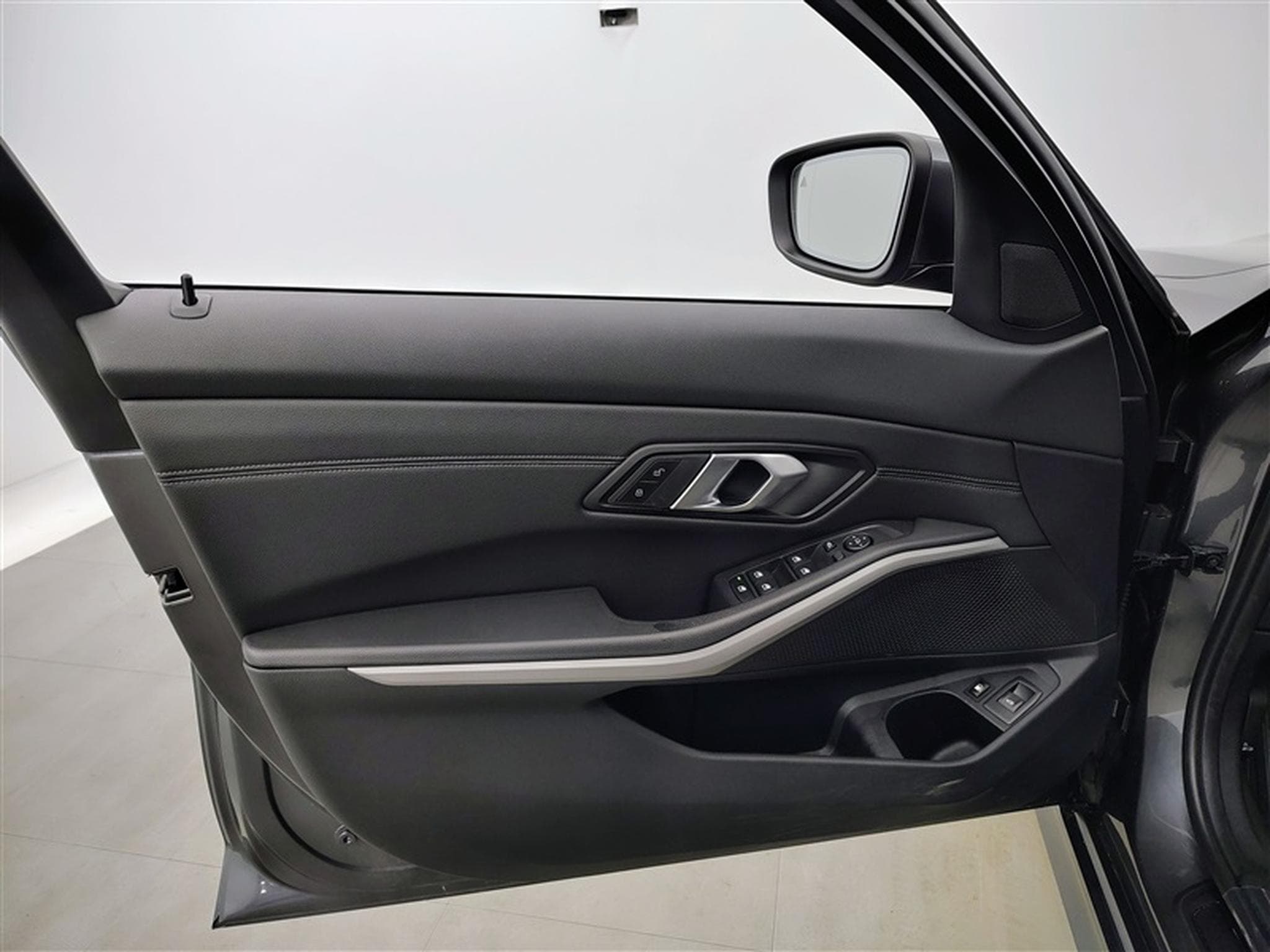 BMW 320 Touring 320eA PHEV Cuir / Navi Cockpit / Led / PDC av+ar (2022) - Foto 17