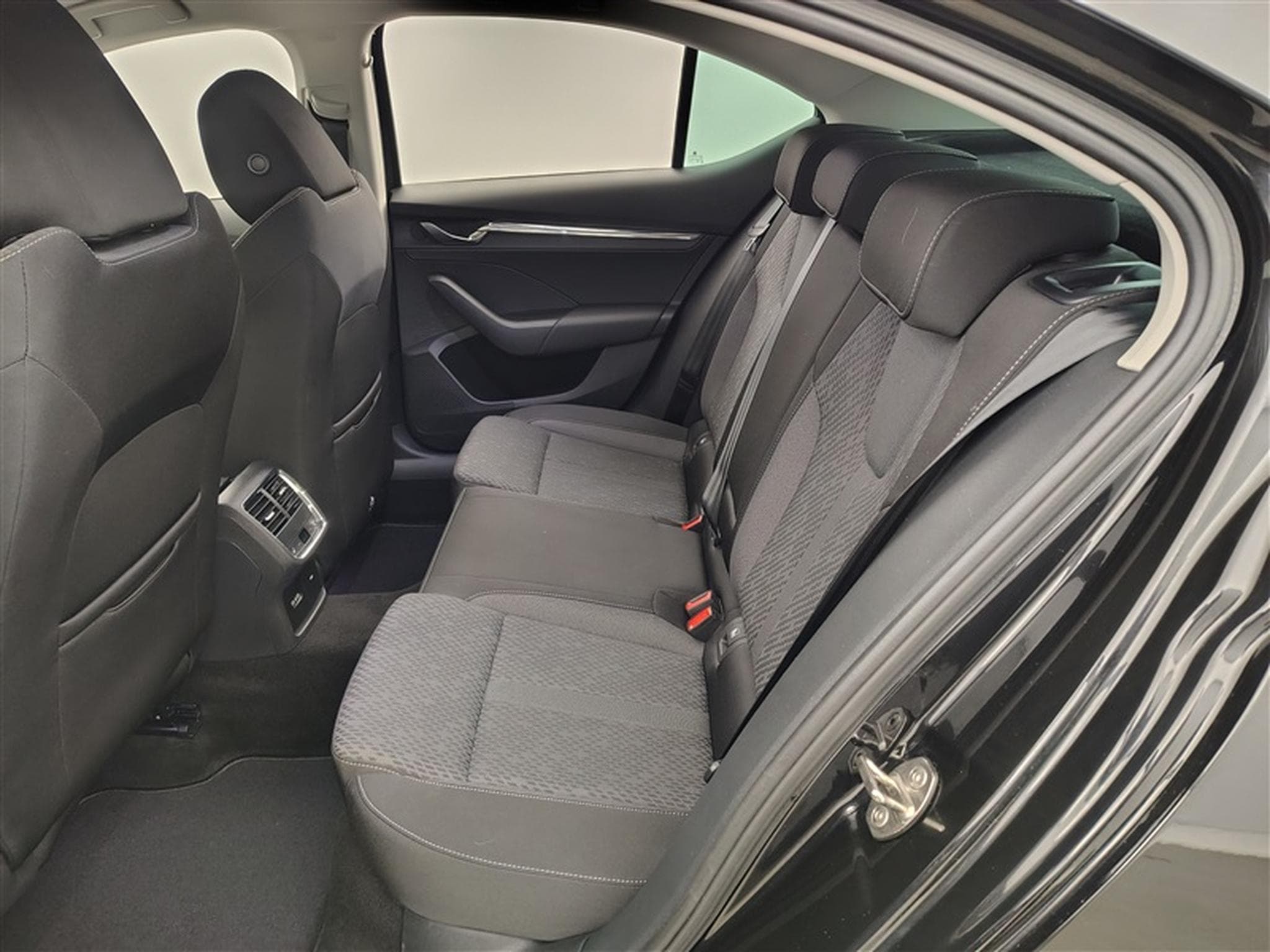 Skoda Octavia 1.4 TSI PHEV Clever+ DSG/NAVI/FULL LED/JA17/PDC (2021) - Foto 13