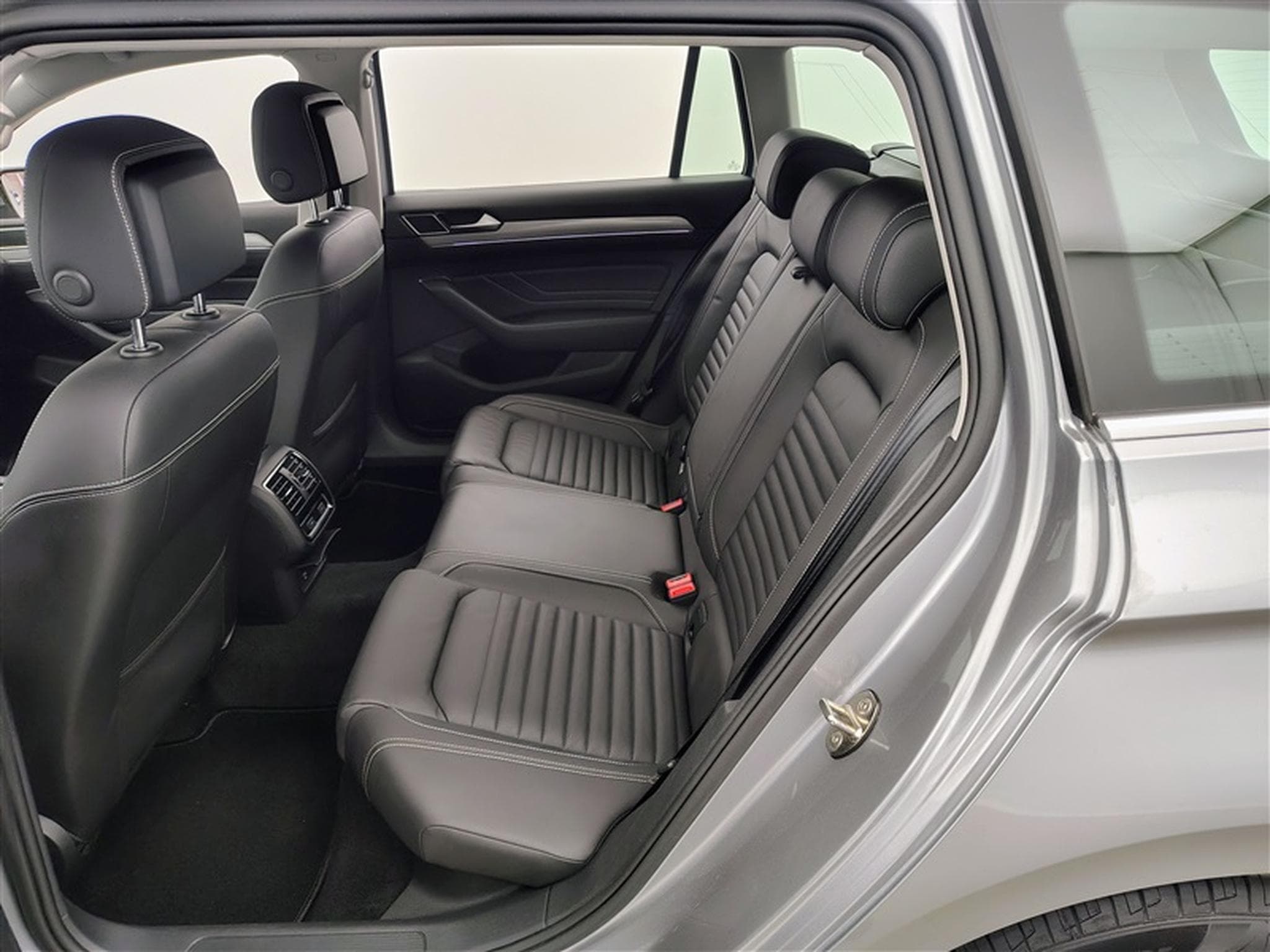 VW Passat TDi SCR Style DSG  Cuir / Navi / Led / PDC av+ar (2020) - Foto 13