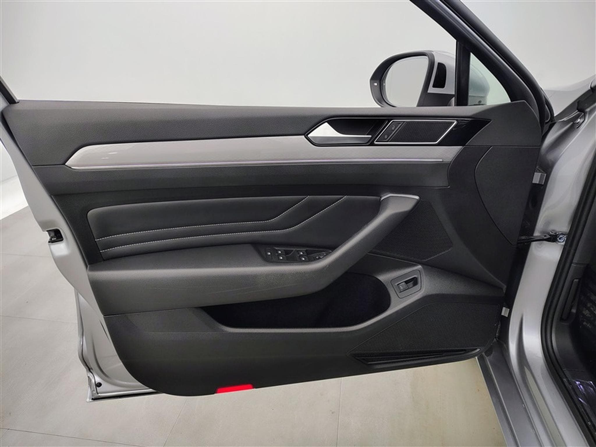 VW Passat TDi SCR Style DSG  Cuir / Navi / Led / PDC av+ar (2020) - Foto 17