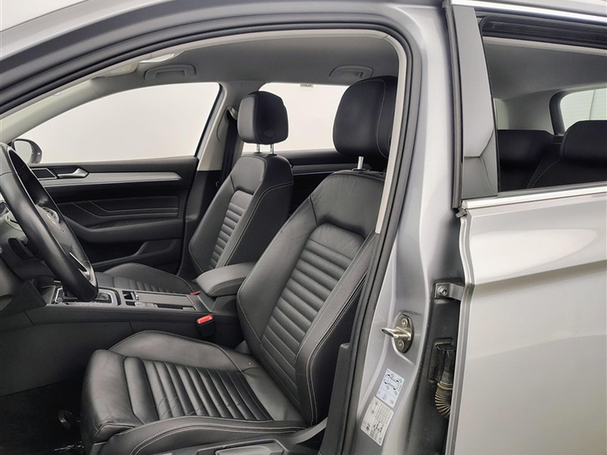 VW Passat TDi SCR Style DSG  Cuir / Navi / Led / PDC av+ar (2020) - Foto 7