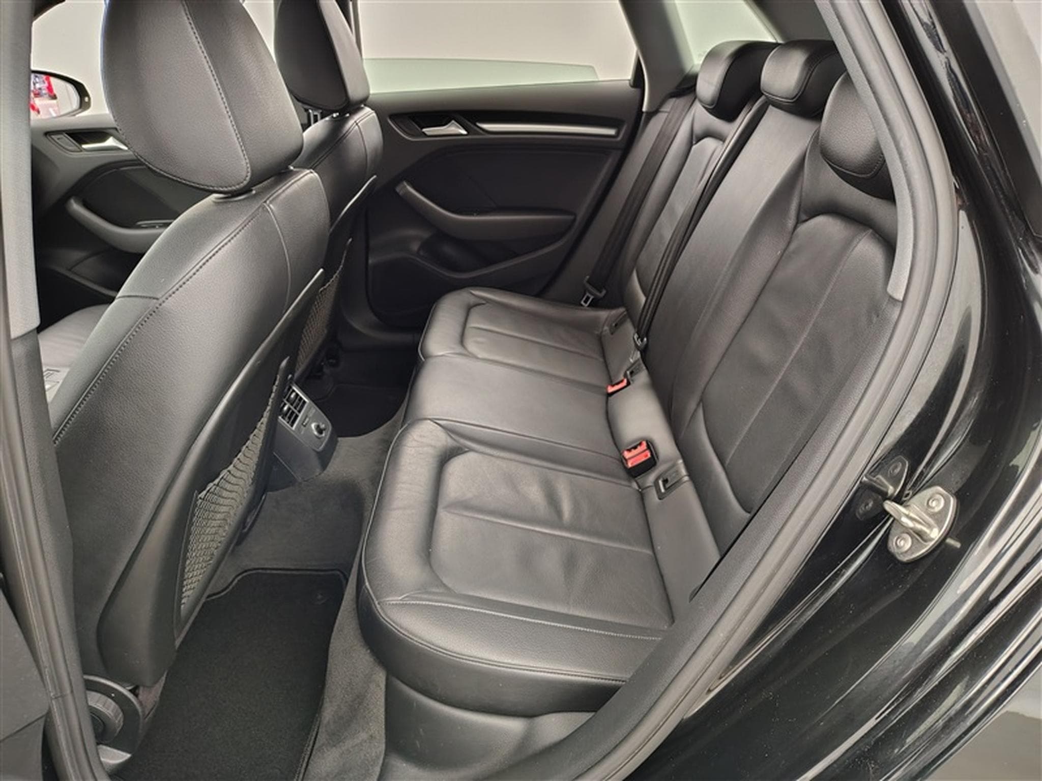 Audi A3 Sportback 30 TFSI  Cuir / Navi Cockpit / Led (2020) - Foto 13